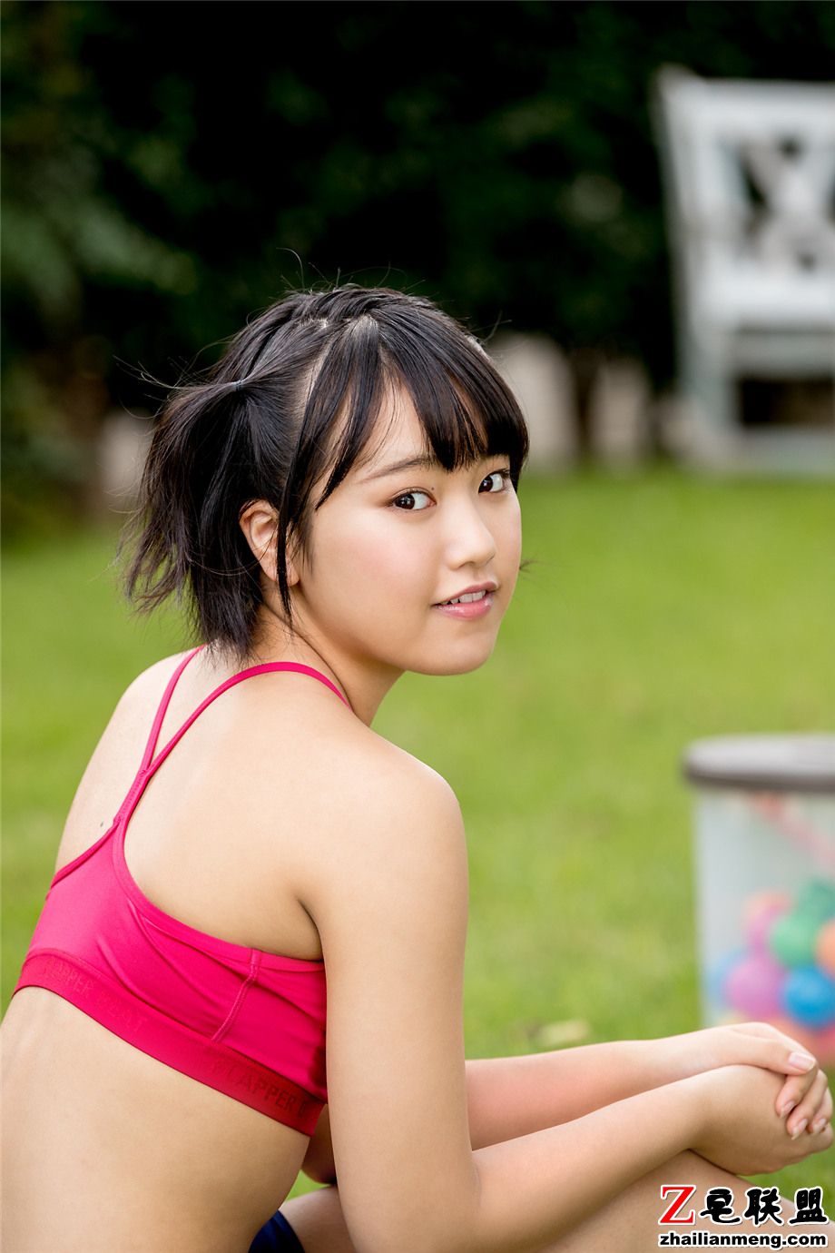 日本清纯翘臀萝莉小美女香月杏珠可爱外拍写真集第2张