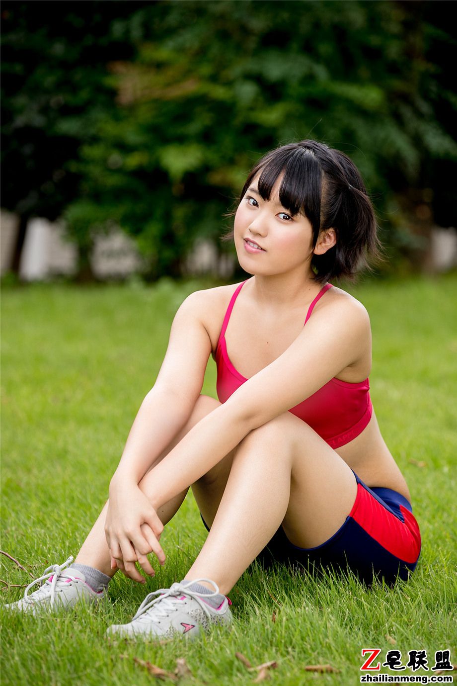 日本清纯翘臀萝莉小美女香月杏珠可爱外拍写真集第4张