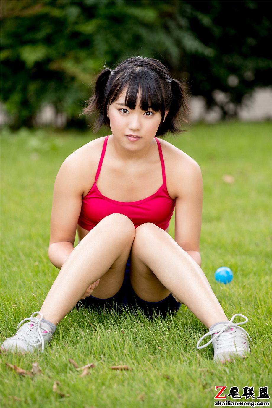 日本清纯翘臀萝莉小美女香月杏珠可爱外拍写真集第3张