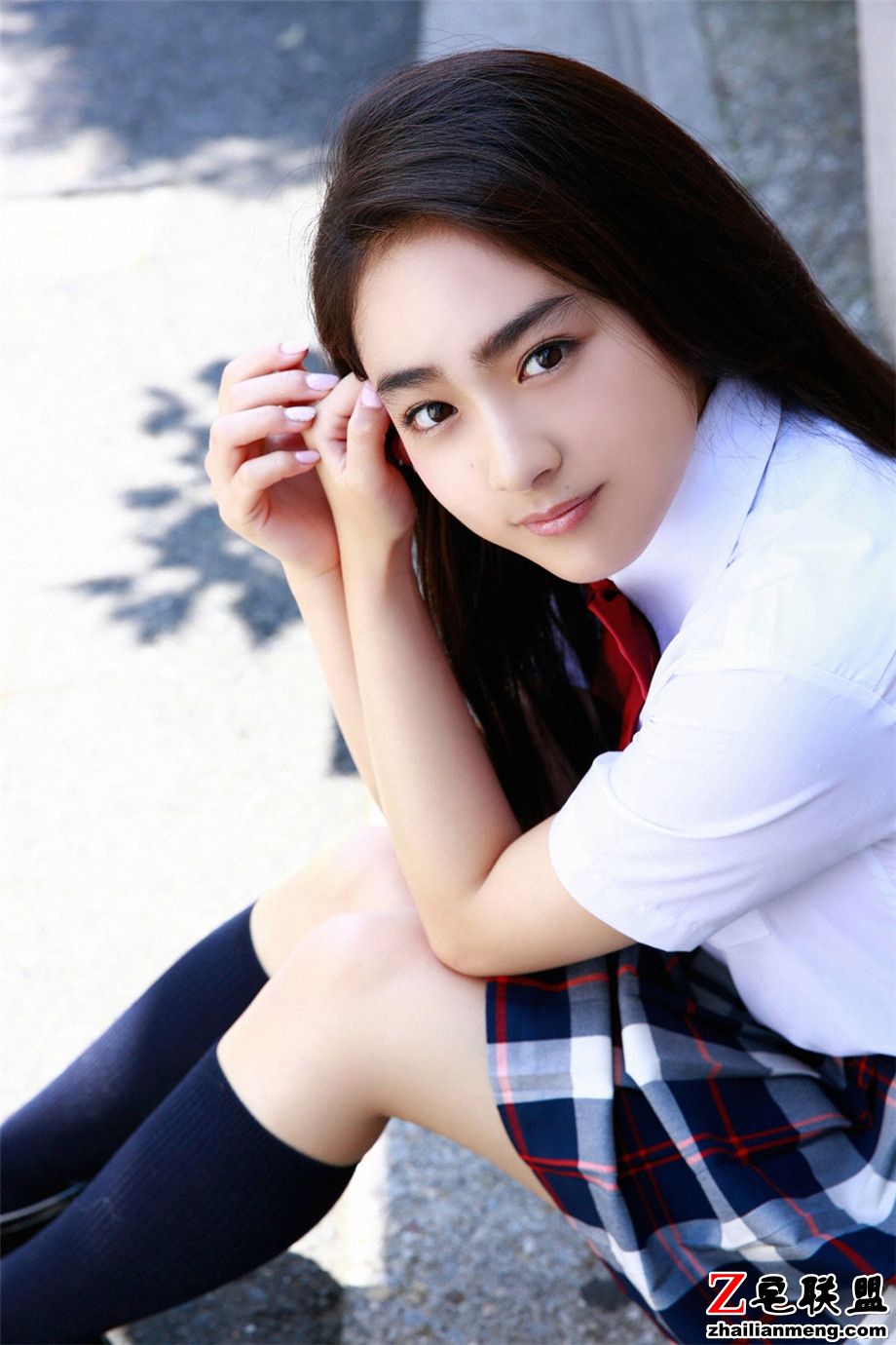 90后可爱<a href=https://www.zhailm.com/e/tags/?tagname=%E6%97%A5%E6%9C%AC%E7%BE%8E%E5%A5%B3 target=_blank class=infotextkey>日本美女</a>校服写真照片第2张