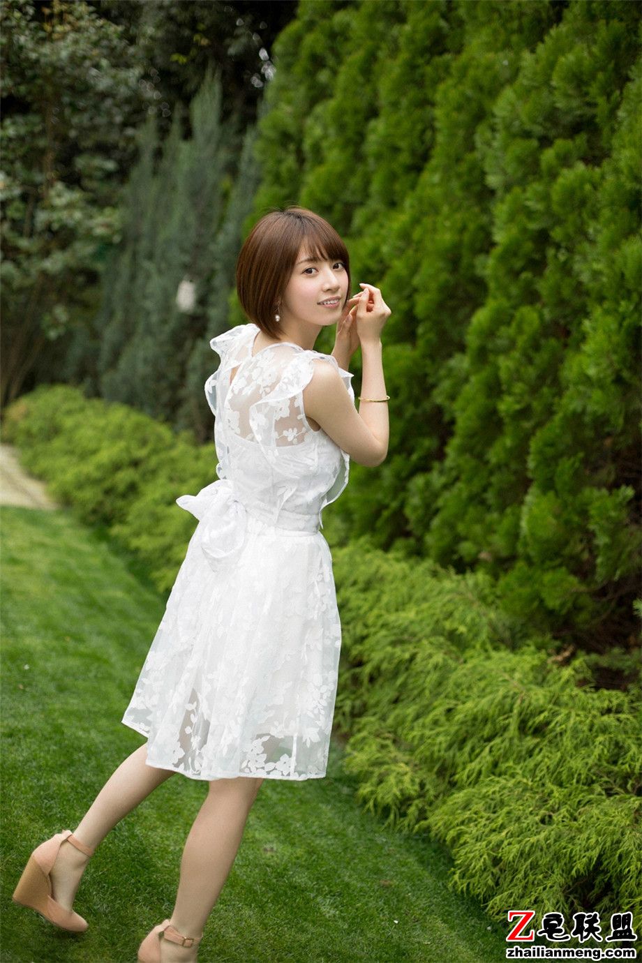 清纯可爱的<a href=https://www.zhailm.com/e/tags/?tagname=%E6%97%A5%E6%9C%AC%E7%BE%8E%E5%A5%B3 target=_blank class=infotextkey>日本美女</a>短发图片第2张