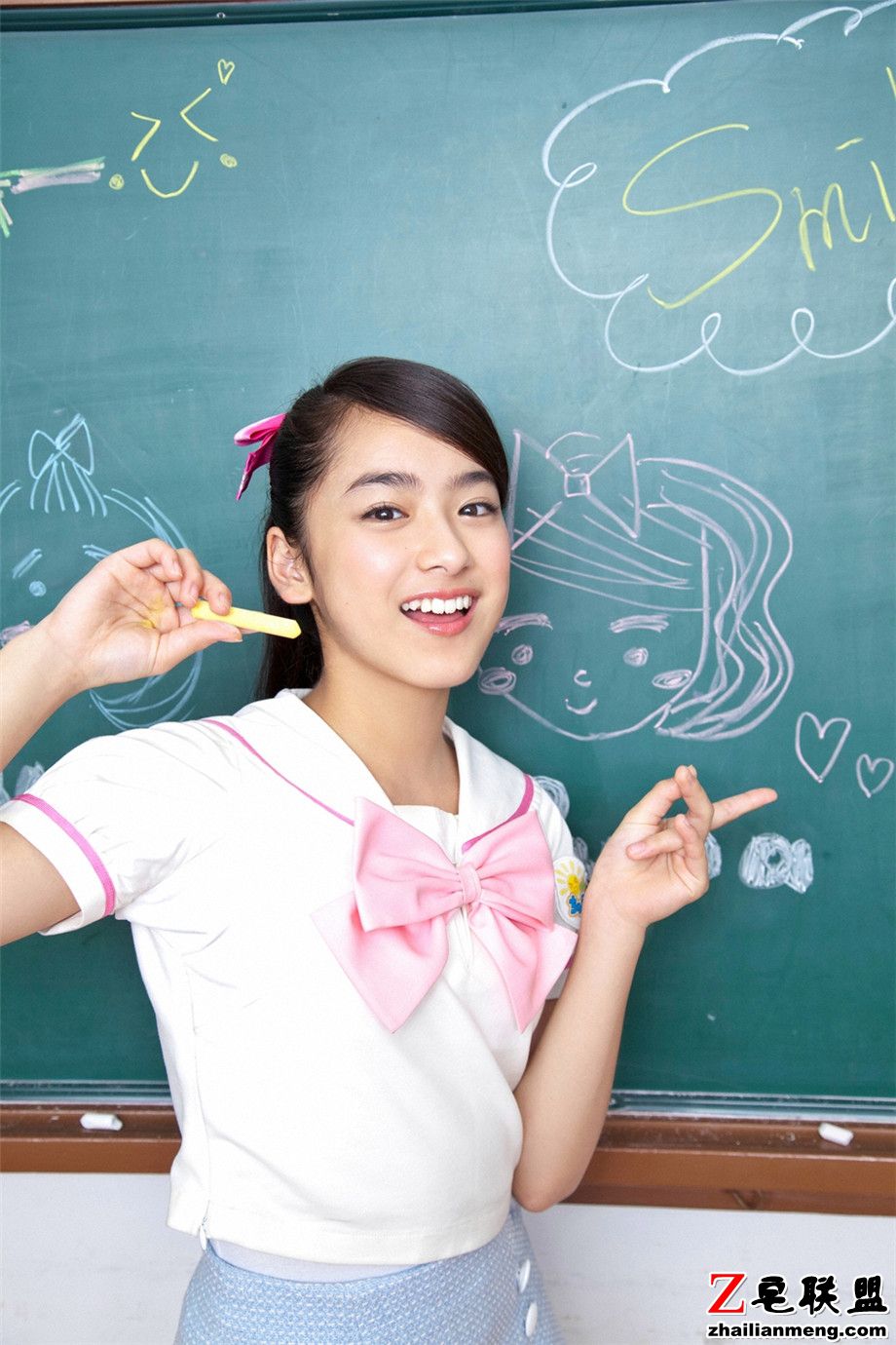 日本美女可爱学生服教室写真图片第5张