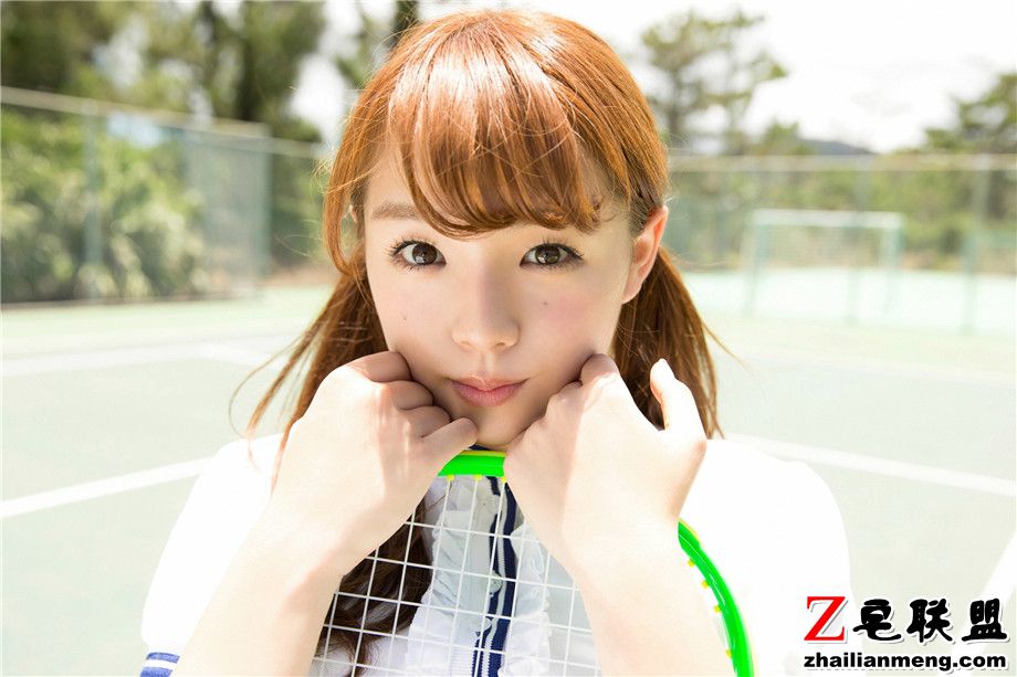 穿校服的<a href=https://www.zhailm.com/e/tags/?tagname=%E6%97%A5%E6%9C%AC%E7%BE%8E%E5%A5%B3 target=_blank class=infotextkey>日本美女</a>筱崎爱诱惑摄影写真集第2张