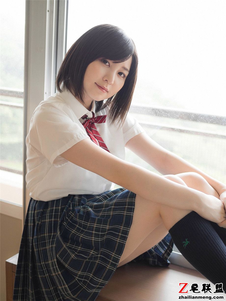 95后日本制服学生美女岩田华怜高清写真图片第4张