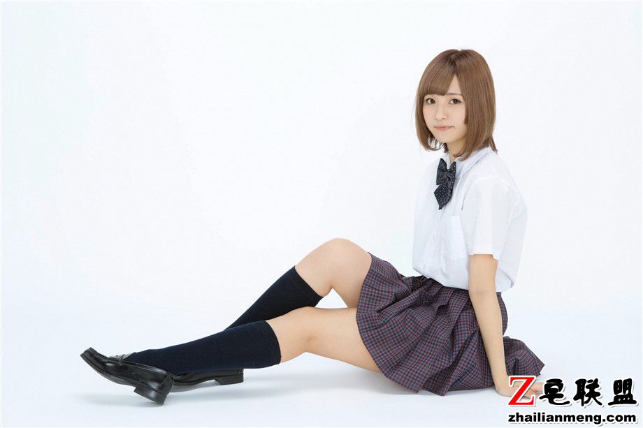 日本诱人学生制服美女羽月りっか高清写真图片第3张