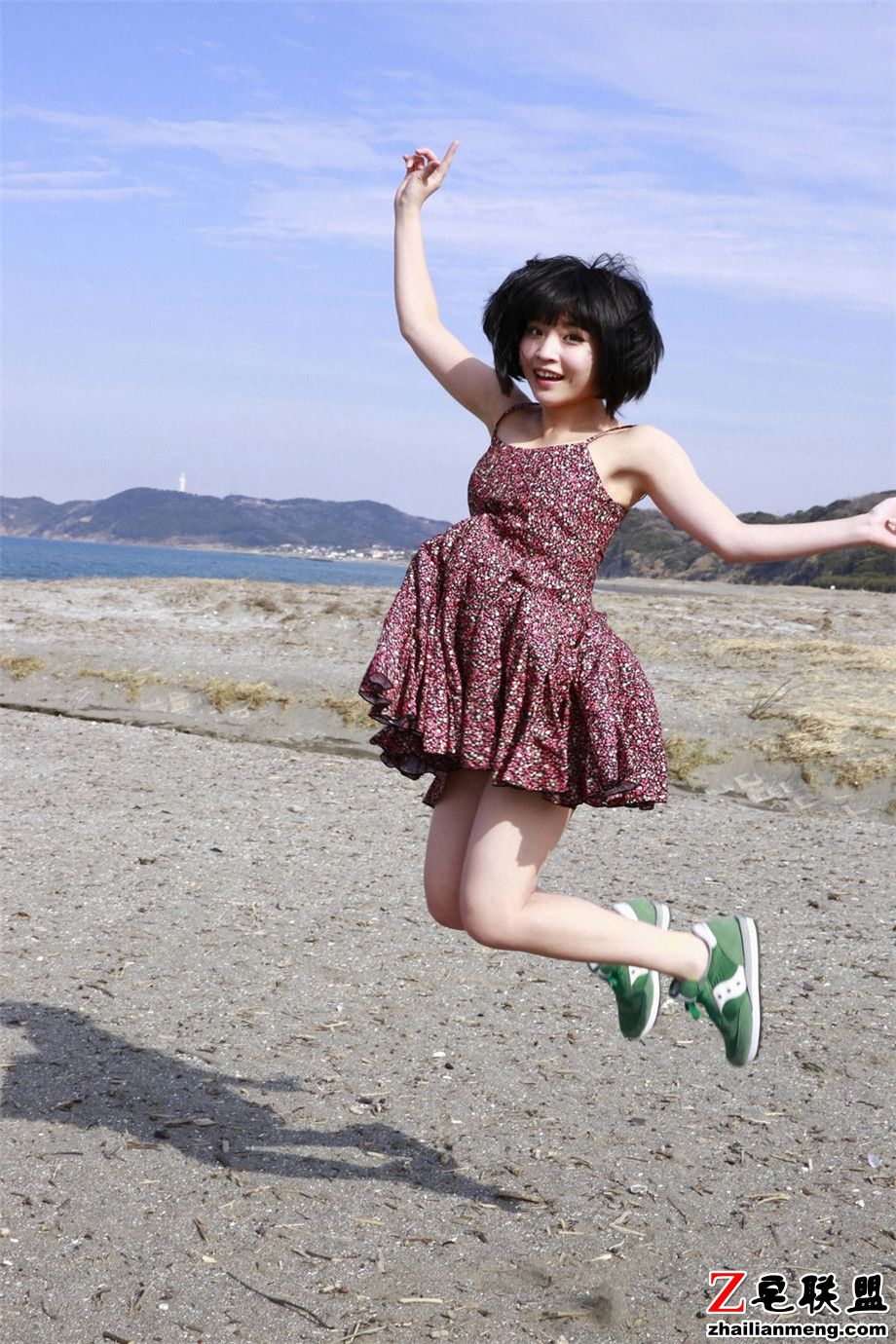 可爱90后短发日本美女根本凪图片第4张