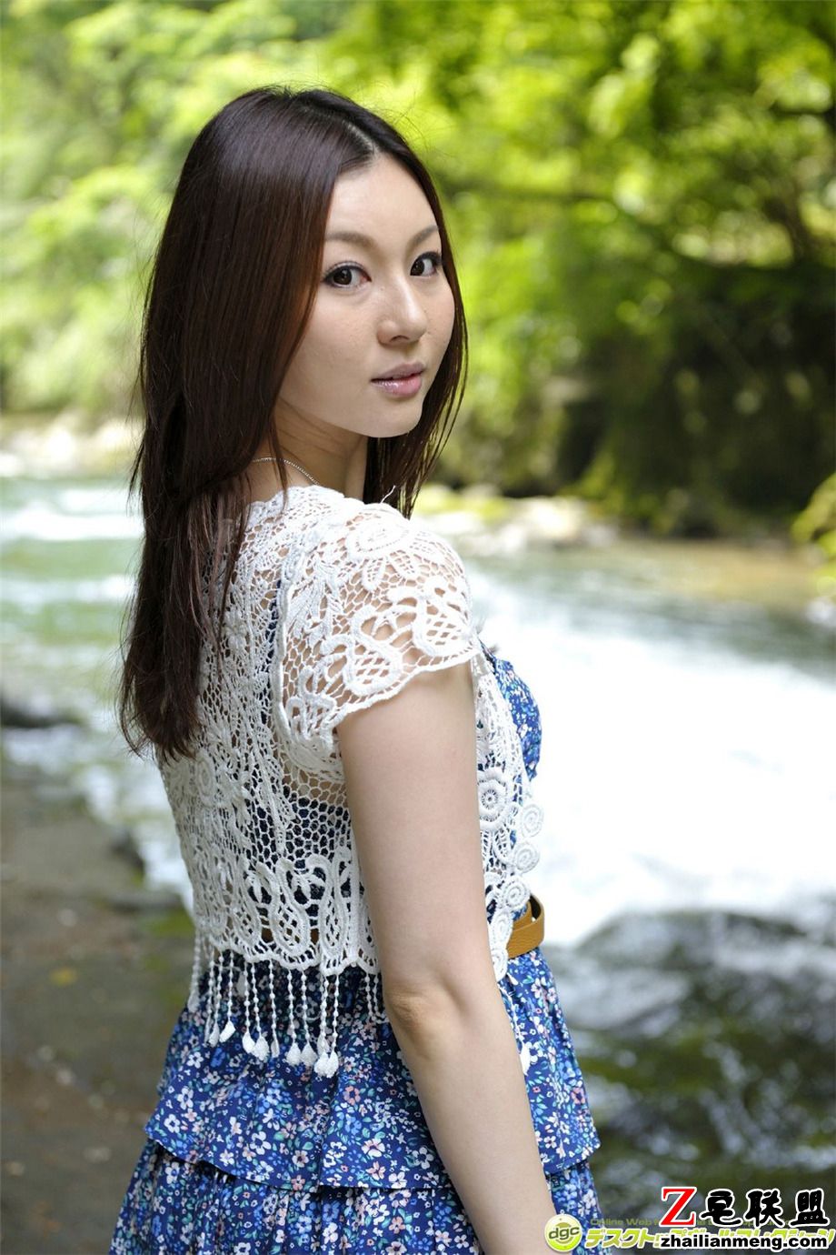 性感日本御姐美女辰巳唯户外好看摄影写真照片第3张