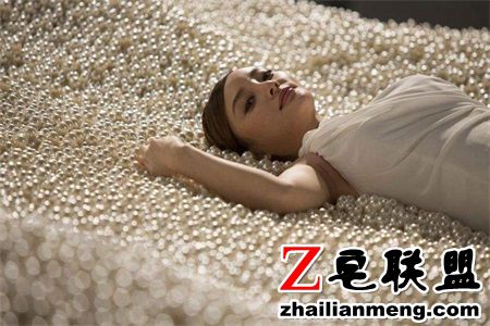 劈腿出轨有哪些预兆？首先从交往时的分寸感得知