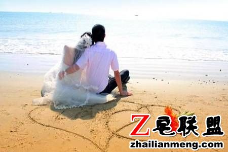 在他结婚当晚，我灌醉新娘和他上床