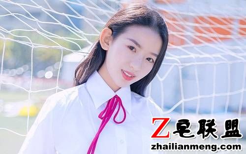 校花被五个男人轮流一起玩