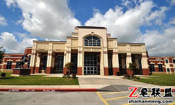Clear_Springs_High_School_(League_City,_Texas).jpg
