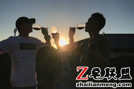 看很黄很黄的细节小说