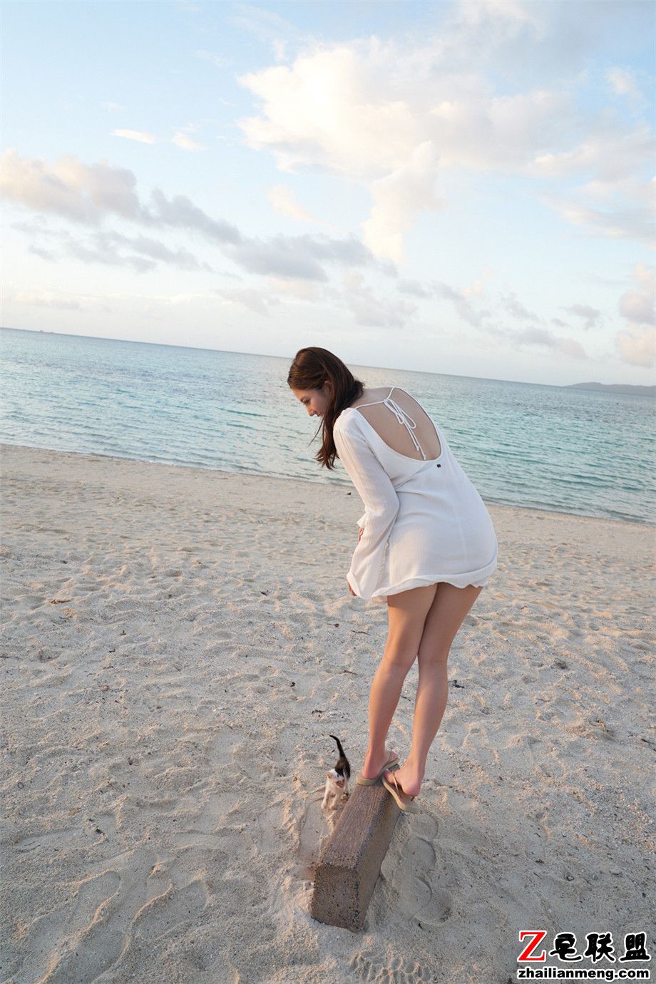 90后日本美女伊东纱冶子外拍写真图片第5张