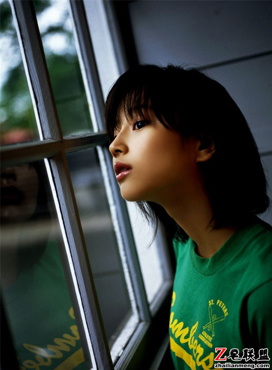 可爱短发<a href=https://www.zhailm.com/e/tags/?tagname=%E6%97%A5%E6%9C%AC%E7%BE%8E%E5%A5%B3 target=_blank class=infotextkey>日本美女</a>堀北真希素颜摄影写真照片第2张