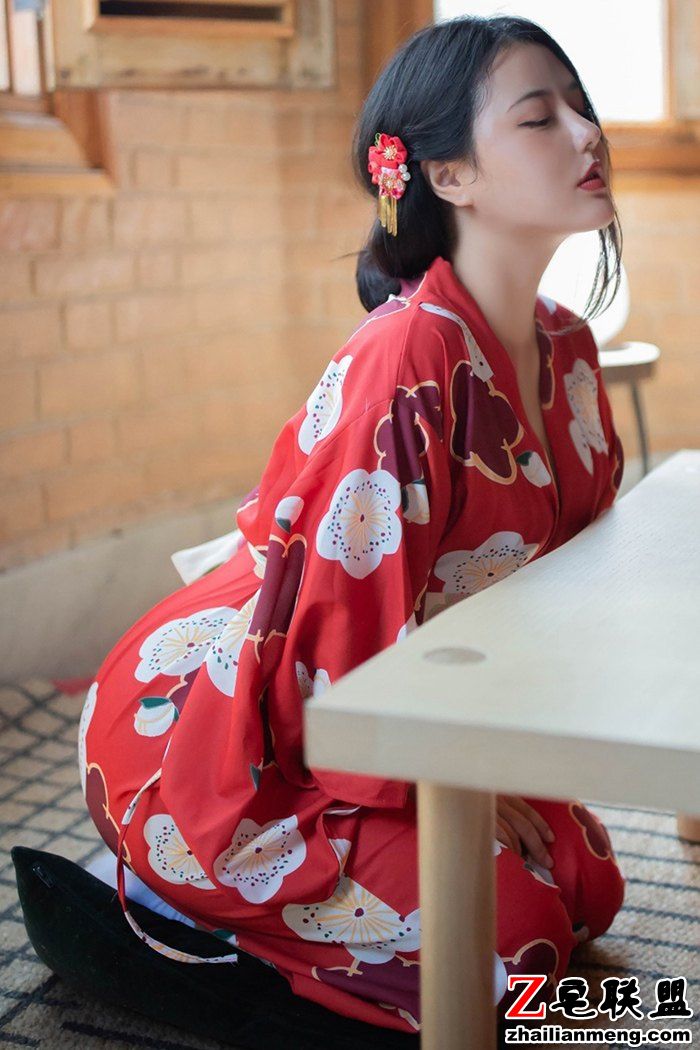 耀眼和服美人妻玛鲁娜性感翘臀丰厚白皙巨人诱惑