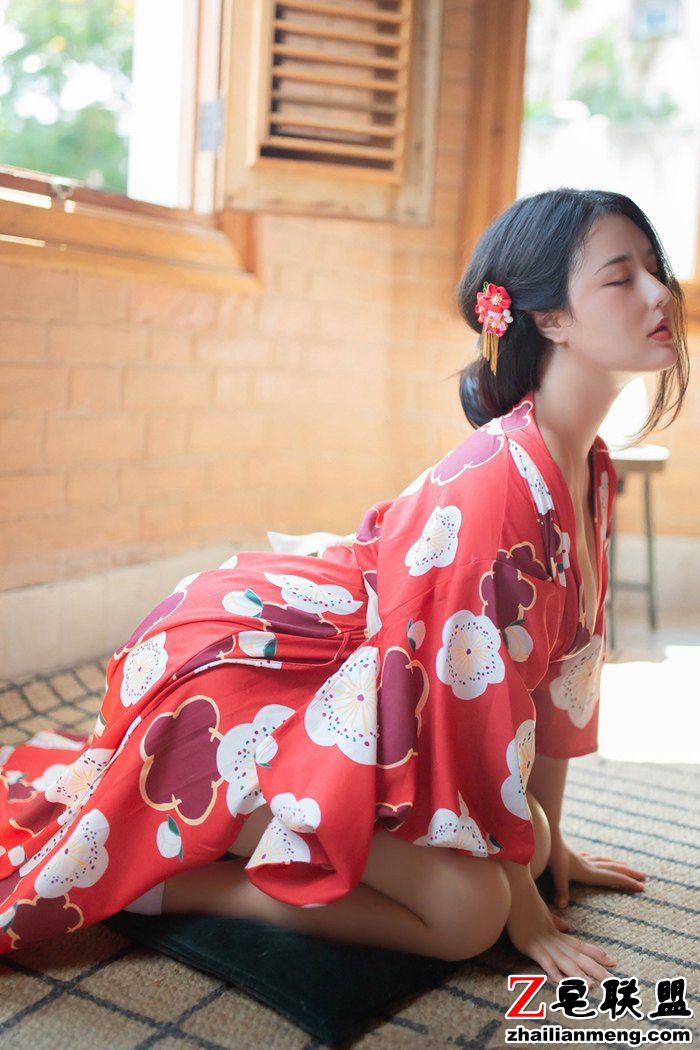 耀眼和服美人妻玛鲁娜性感翘臀丰厚白皙巨人诱惑