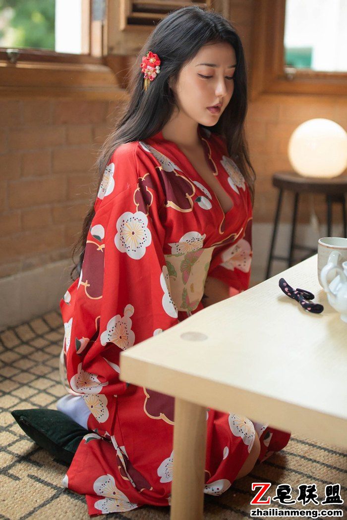 耀眼和服美人妻玛鲁娜性感翘臀丰厚白皙巨人诱惑