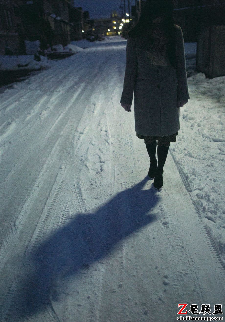 气质<a href=https://www.zhailm.com/e/tags/?tagname=%E6%97%A5%E6%9C%AC target=_blank class=infotextkey>日本</a><a href=https://www.zhailm.com/e/tags/?tagname=%E7%BE%8E%E5%A5%B3 target=_blank class=infotextkey>美女</a>谱久村圣冬季<a href=https://www.zhailm.com/e/tags/?tagname=%E5%86%99%E7%9C%9F target=_blank class=infotextkey>写真</a>外拍图片第1张