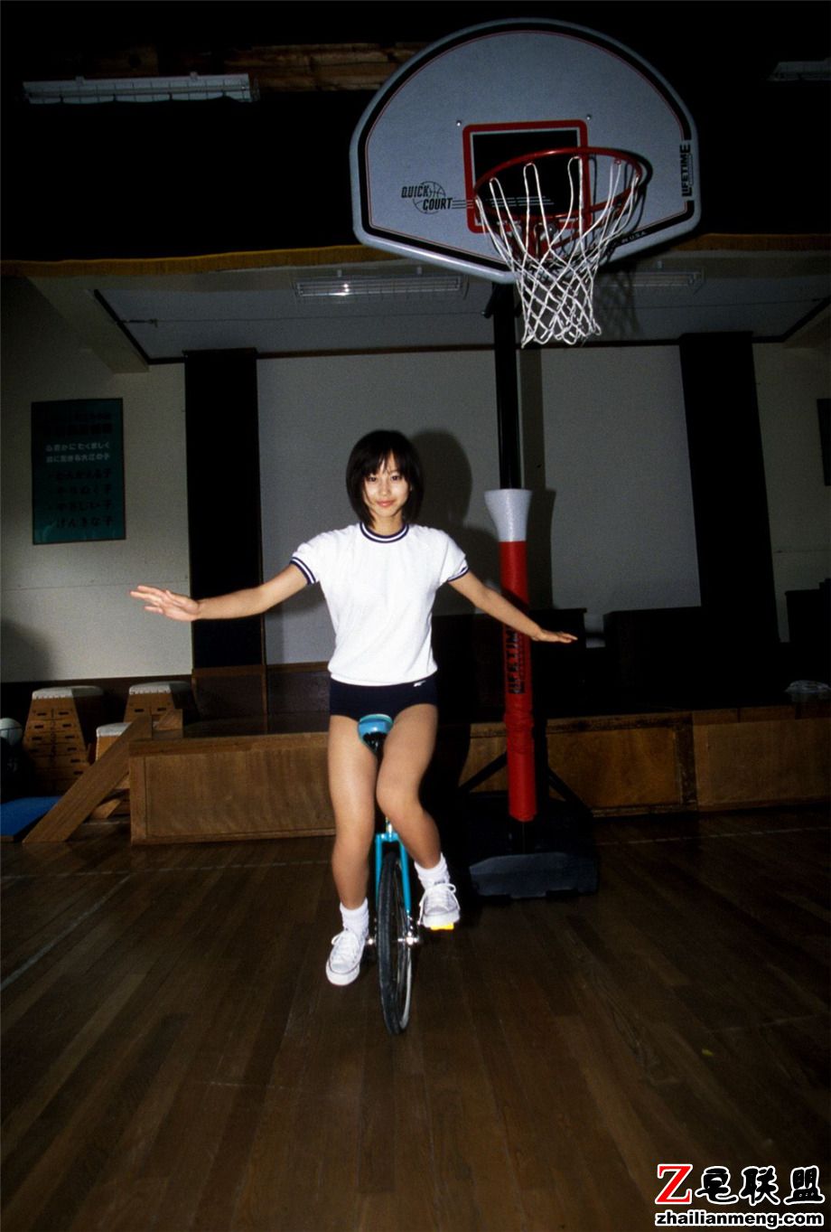 短发<a href=https://www.zhailm.com/e/tags/?tagname=%E6%97%A5%E6%9C%AC%E7%BE%8E%E5%A5%B3 target=_blank class=infotextkey>日本美女</a>堀北真希室内运动场清纯<a href=https://www.zhailm.com/e/tags/?tagname=%E5%86%99%E7%9C%9F%E5%9B%BE%E7%89%87 target=_blank class=infotextkey>写真图片</a>第2张