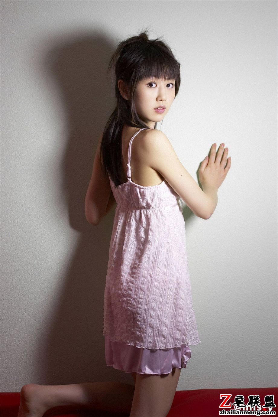 清纯日本美女中村知世紫色长裙私房照图片第3张