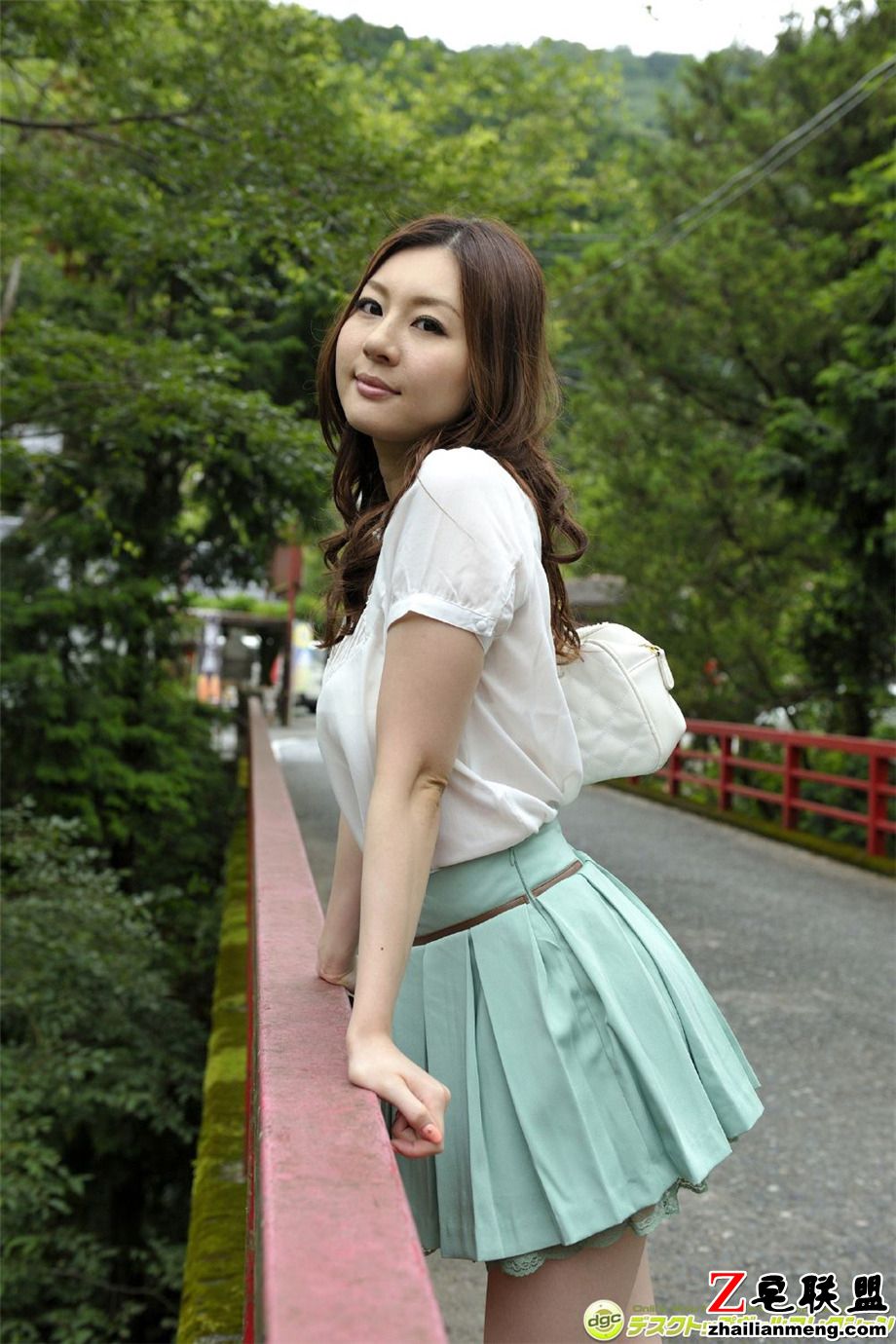 日本少妇美女辰巳唯好看外拍写真集第2张