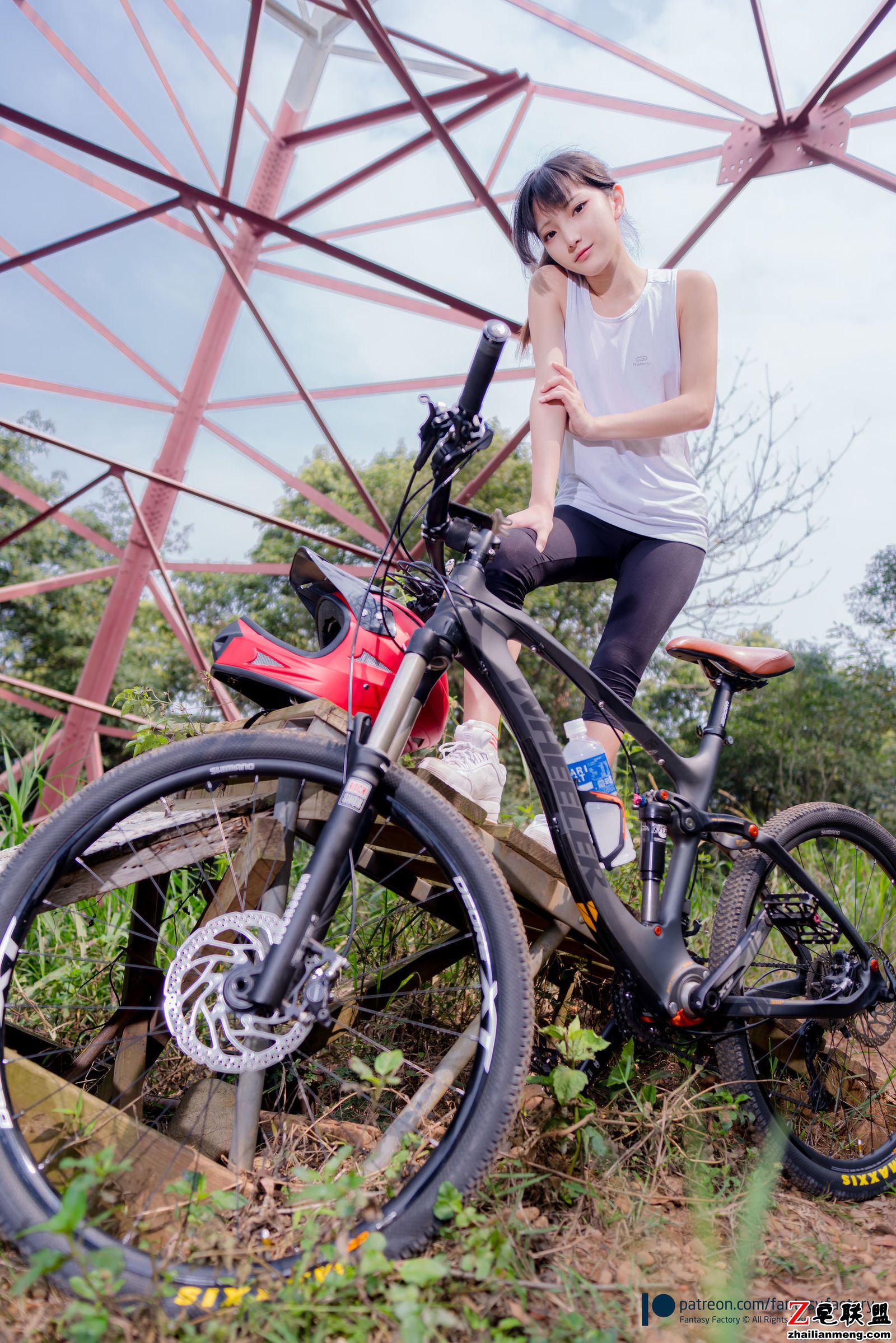 [COSER] 小丁Cosplay - 单车少女+黑胶+情趣网衫 写真套图第4张