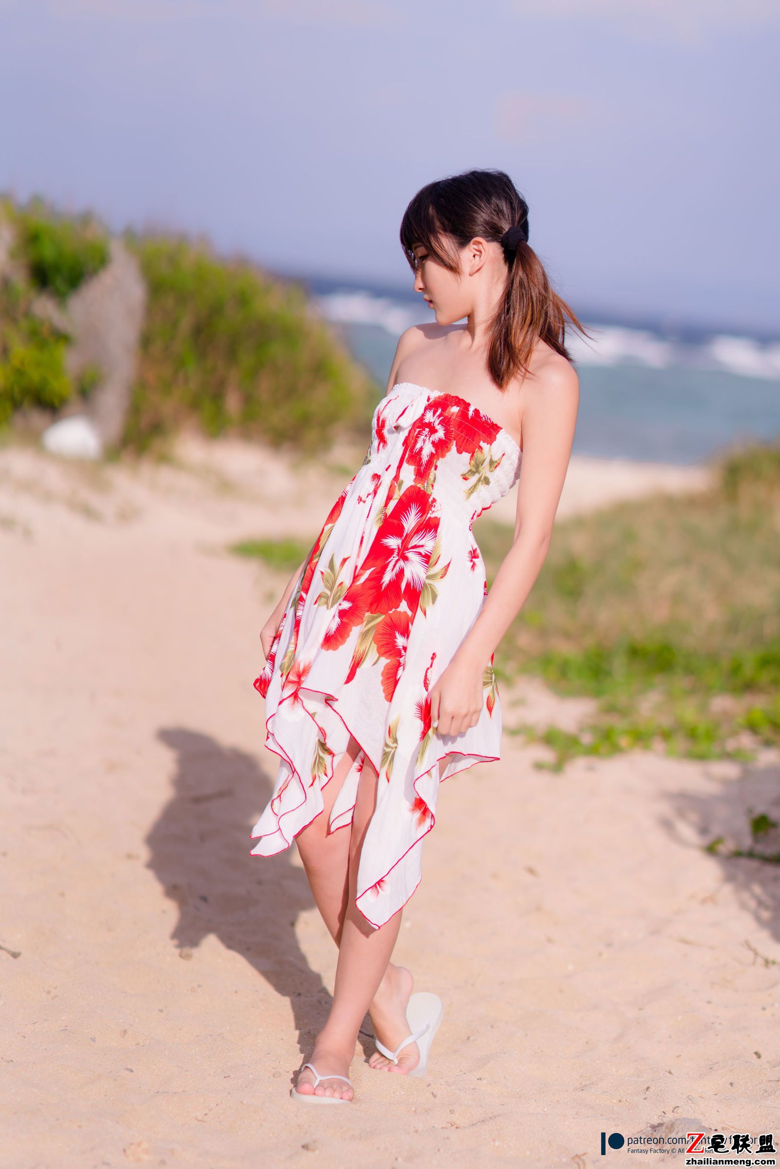 [COSER] 小丁Cosplay - 居家+沙滩+浴室 写真套图第8张