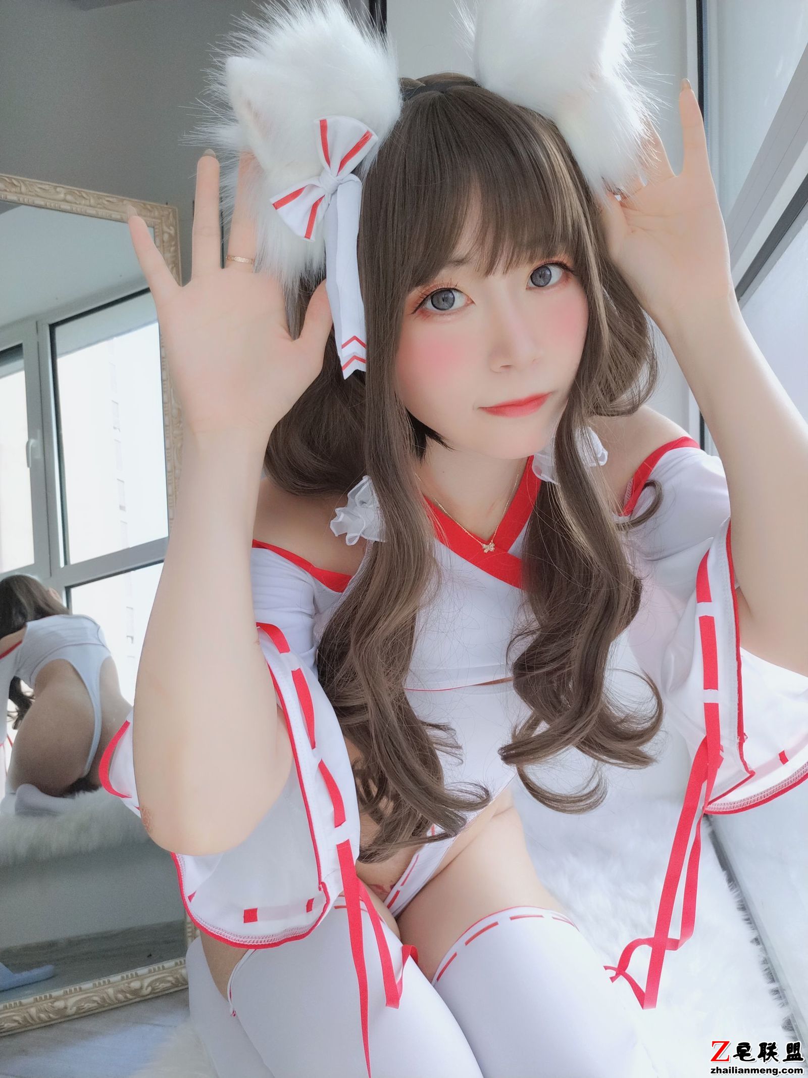 [COSER美女] 小姐姐白银 - 神社饲养的小狐狸 写真套图第8张