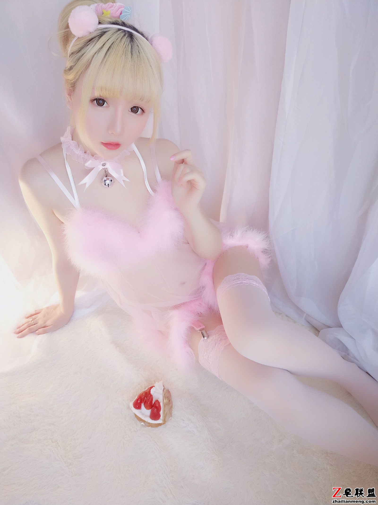 [COSER美女] 小姐姐星之迟迟 - 草莓睡衣包 写真套图第5张