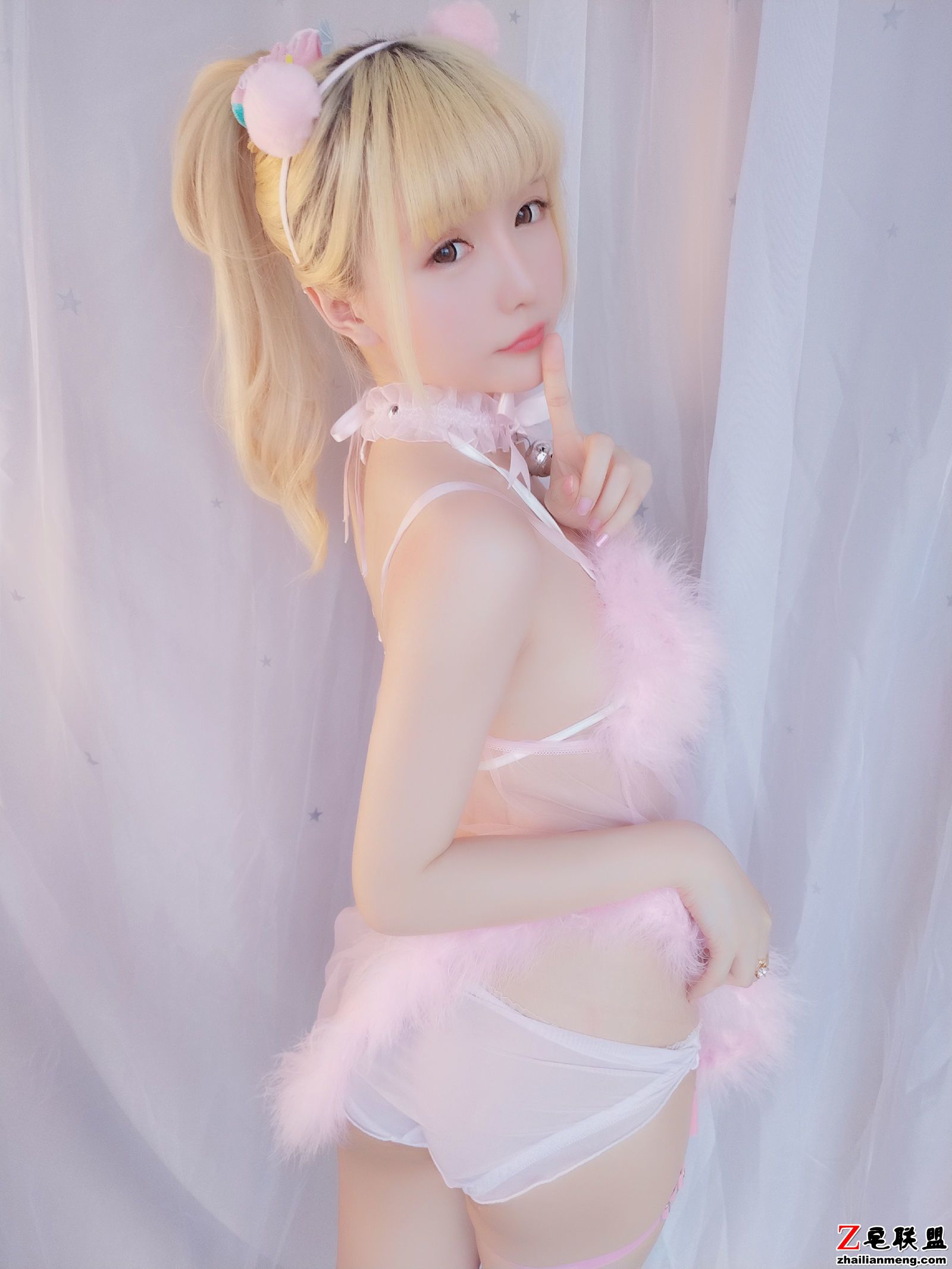 [COSER<a href=https://www.zhailm.com/e/tags/?tagname=%E7%BE%8E%E5%A5%B3 target=_blank class=infotextkey>美女</a>] 小姐姐星之迟迟 - 草莓睡衣包 <a href=https://www.zhailm.com/e/tags/?tagname=%E5%86%99%E7%9C%9F target=_blank class=infotextkey>写真</a>套图第1张