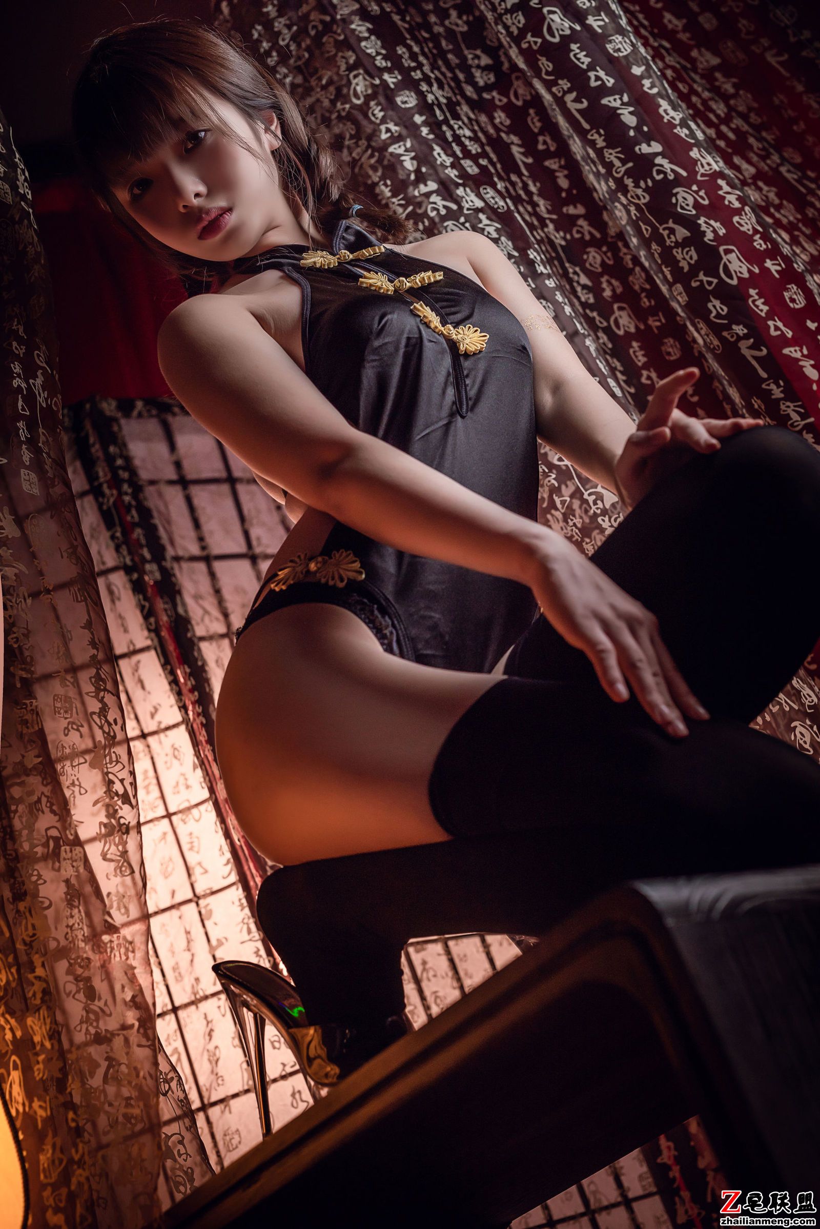 [CosPlay美女] 雯妹 - 黑丝肚兜 写真套图第10张