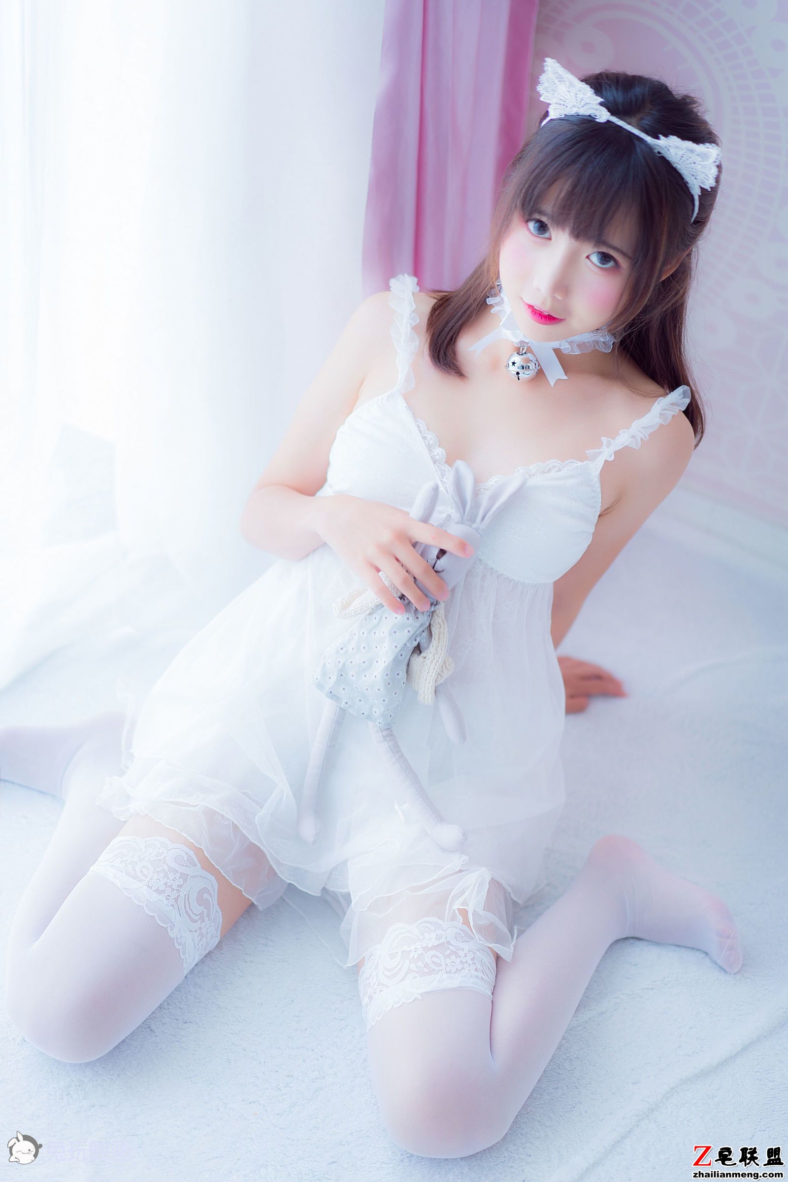 [<a href=https://www.zhailm.com/e/tags/?tagname=CosPlay%E7%BE%8E%E5%A5%B3 target=_blank class=infotextkey>CosPlay</a><a href=https://www.zhailm.com/e/tags/?tagname=%E7%BE%8E%E5%A5%B3 target=_blank class=infotextkey>美女</a>] 面饼仙儿 - 吊带睡衣 <a href=https://www.zhailm.com/e/tags/?tagname=%E5%86%99%E7%9C%9F target=_blank class=infotextkey>写真</a>套图第1张