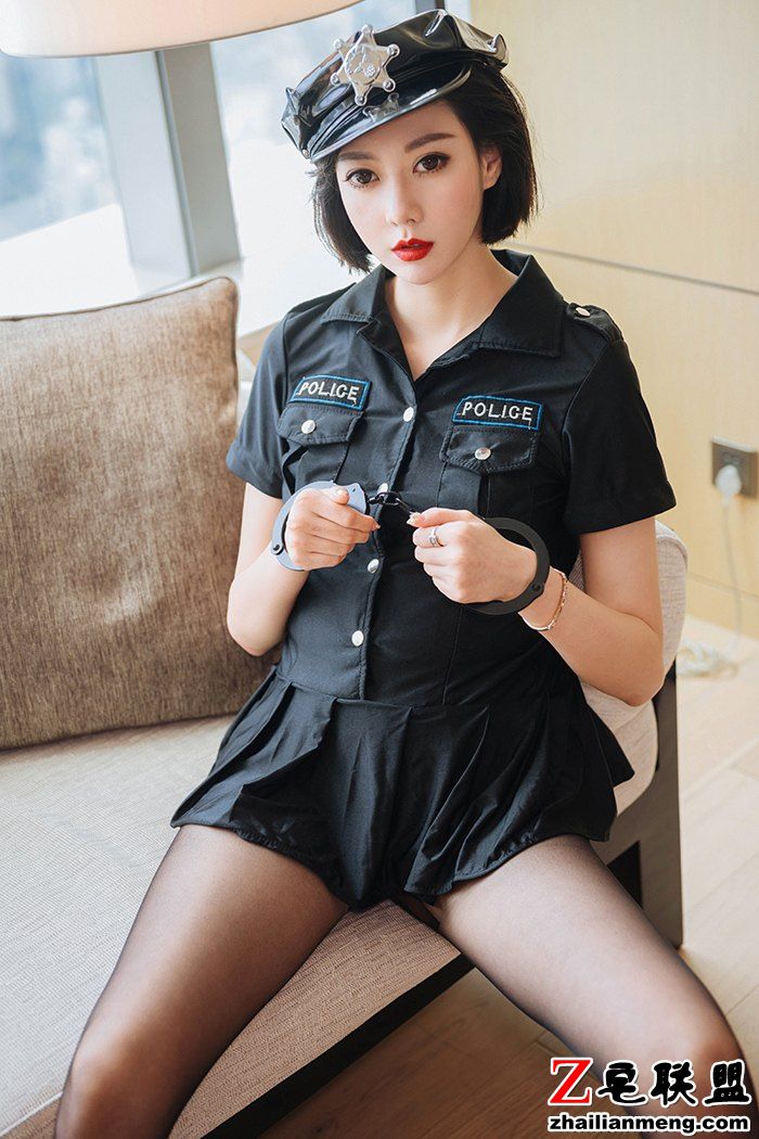 貌美性感美女制服黑丝诱惑任你拷问疼爱