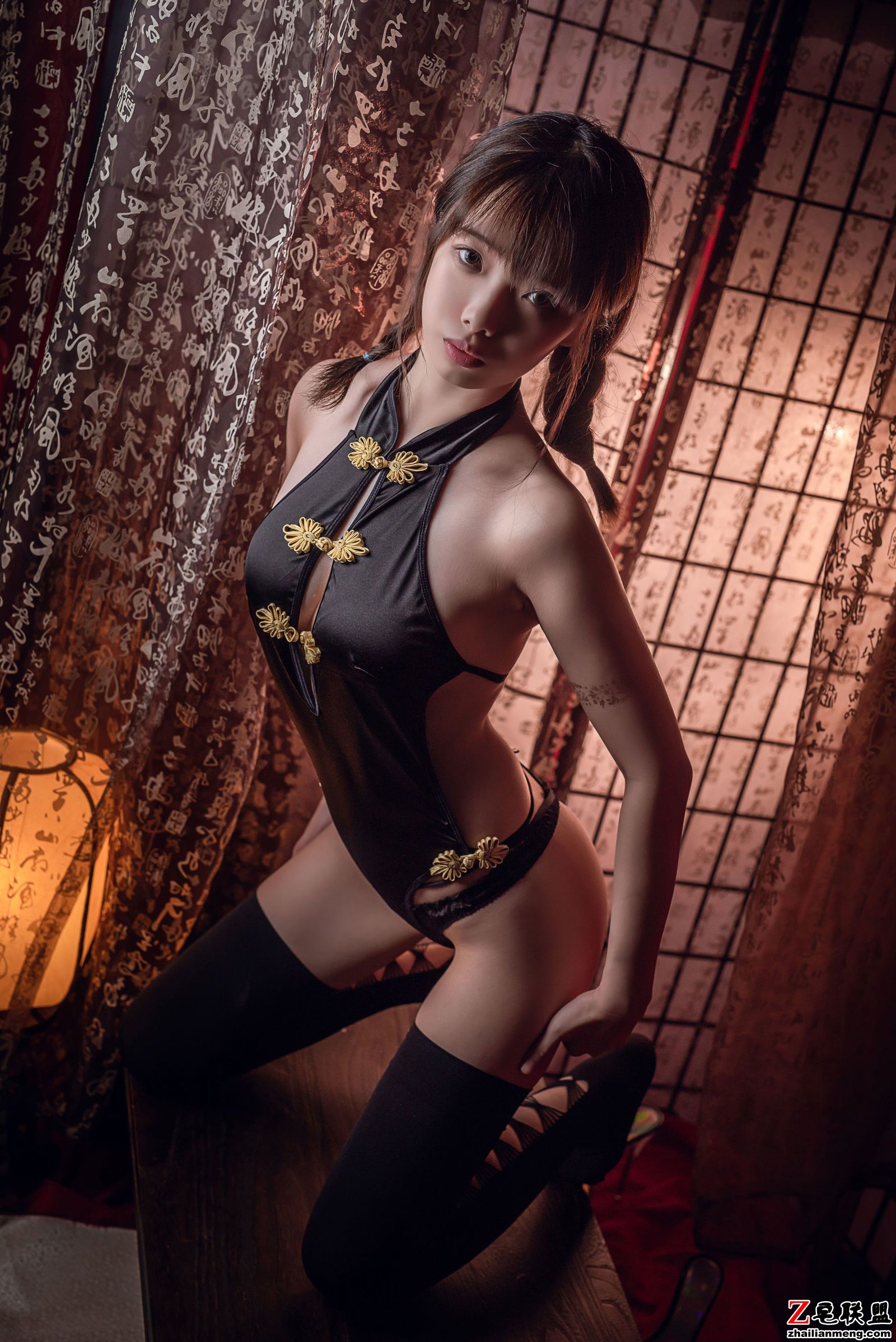 [CosPlay美女] 雯妹 - 黑丝肚兜 写真套图第11张