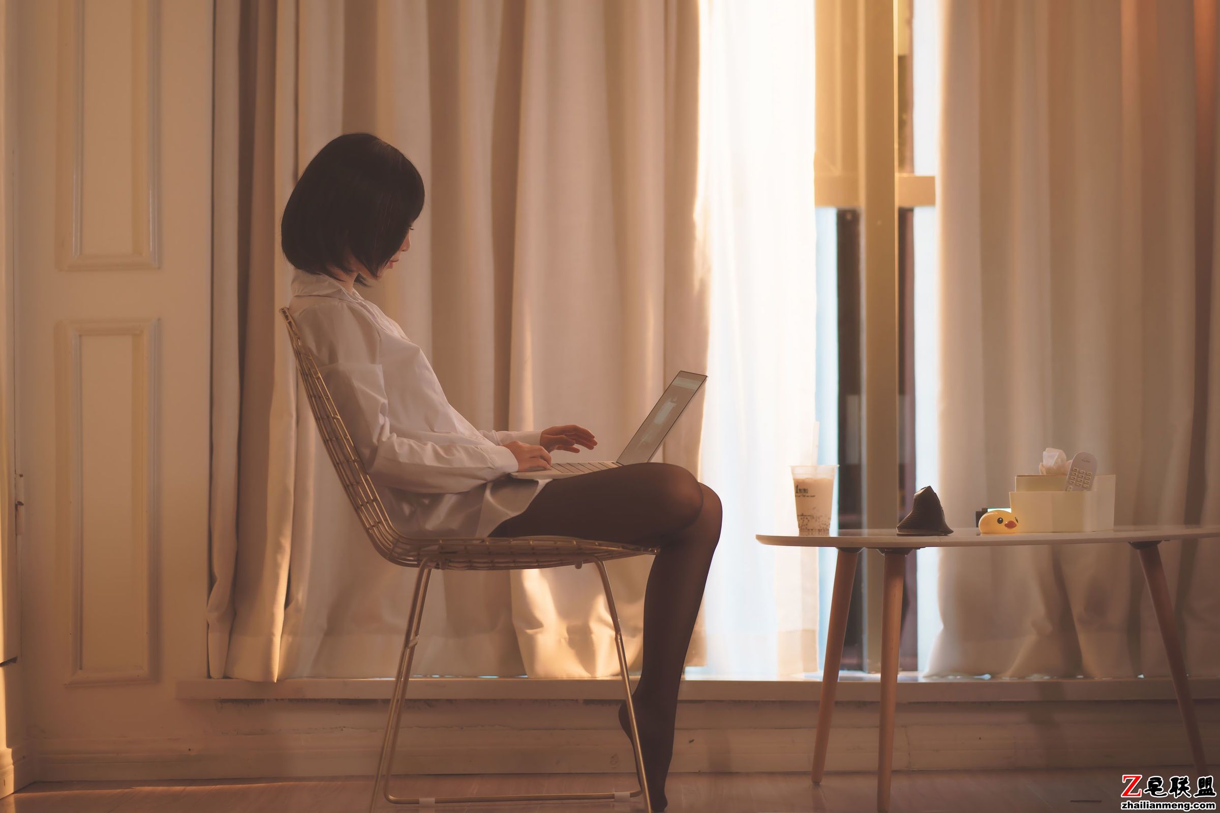 [<a href=https://www.zhailm.com/e/tags/?tagname=CosPlay%E7%BE%8E%E5%A5%B3 target=_blank class=infotextkey>CosPlay</a><a href=https://www.zhailm.com/e/tags/?tagname=%E7%BE%8E%E5%A5%B3 target=_blank class=infotextkey>美女</a>] 面饼仙儿 - 猫耳耳机 <a href=https://www.zhailm.com/e/tags/?tagname=%E5%86%99%E7%9C%9F target=_blank class=infotextkey>写真</a>套图第1张