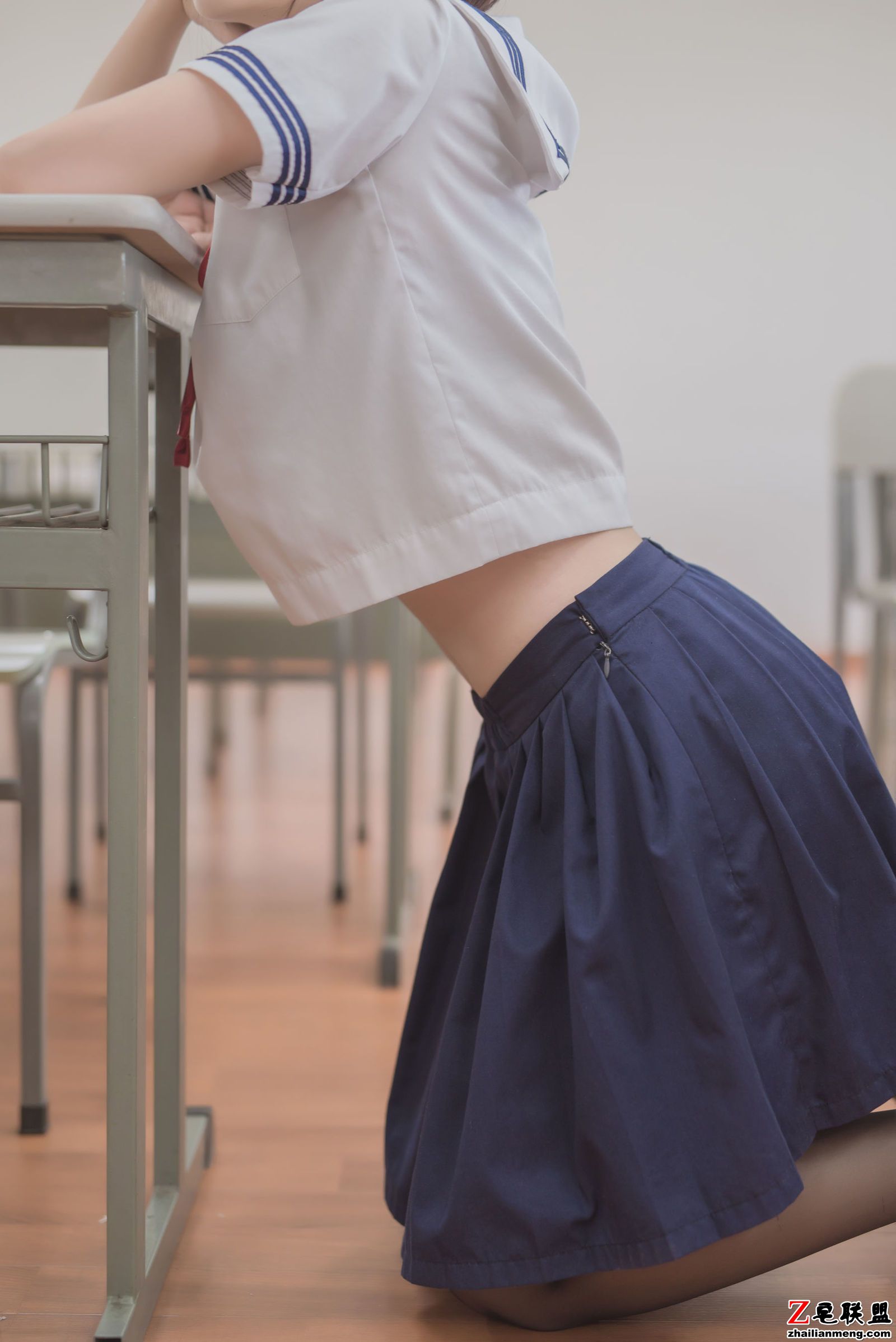 [CosPlay美女] 白金Saki - 蘑菇头黑丝JK 写真套图第8张