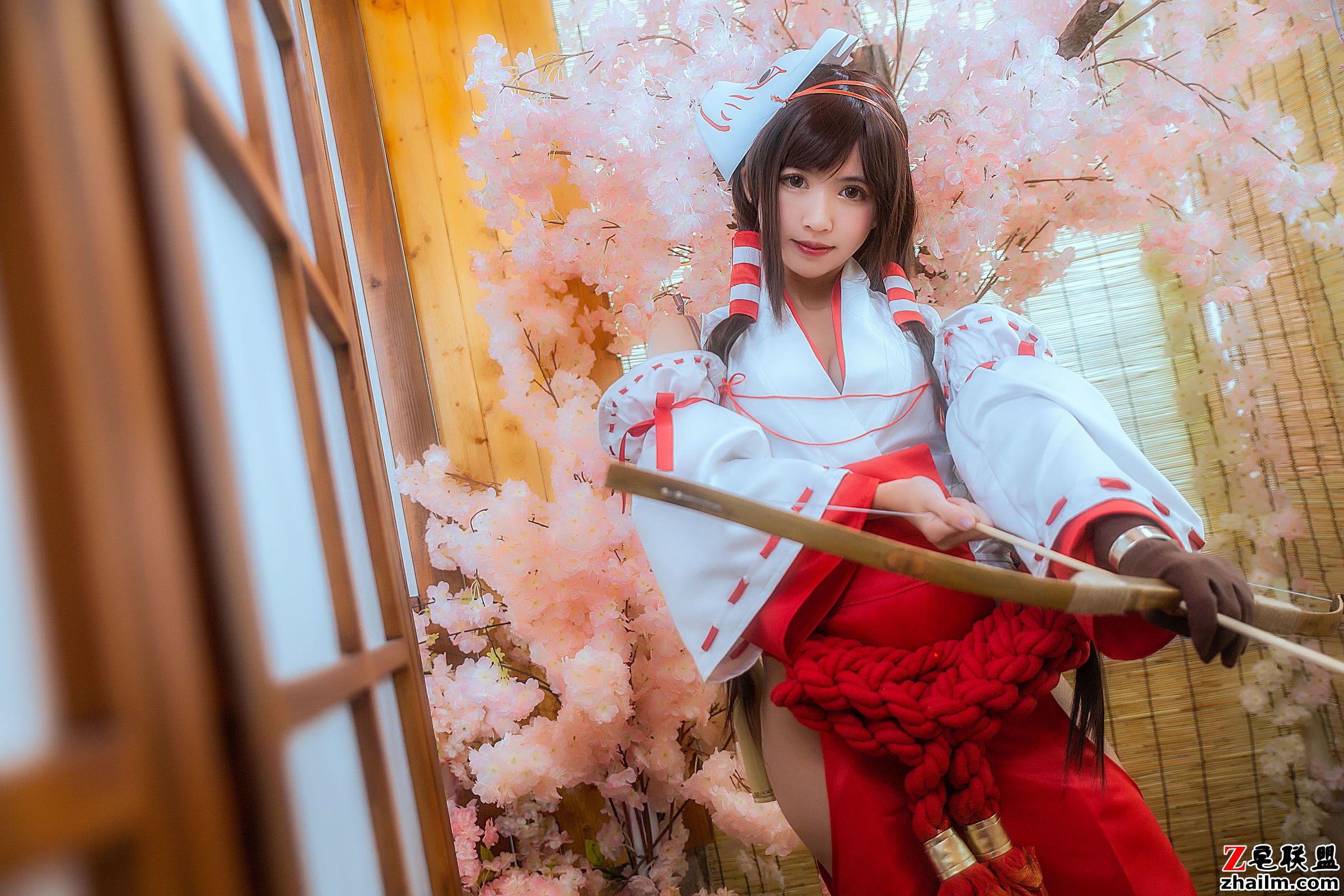 [<a href=https://www.zhailm.com/e/tags/?tagname=CosPlay%E7%BE%8E%E5%A5%B3 target=_blank class=infotextkey>CosPlay</a><a href=https://www.zhailm.com/e/tags/?tagname=%E7%BE%8E%E5%A5%B3 target=_blank class=infotextkey>美女</a>] 鳗鱼霏儿 - 巫女 <a href=https://www.zhailm.com/e/tags/?tagname=%E5%86%99%E7%9C%9F target=_blank class=infotextkey>写真</a>套图第1张