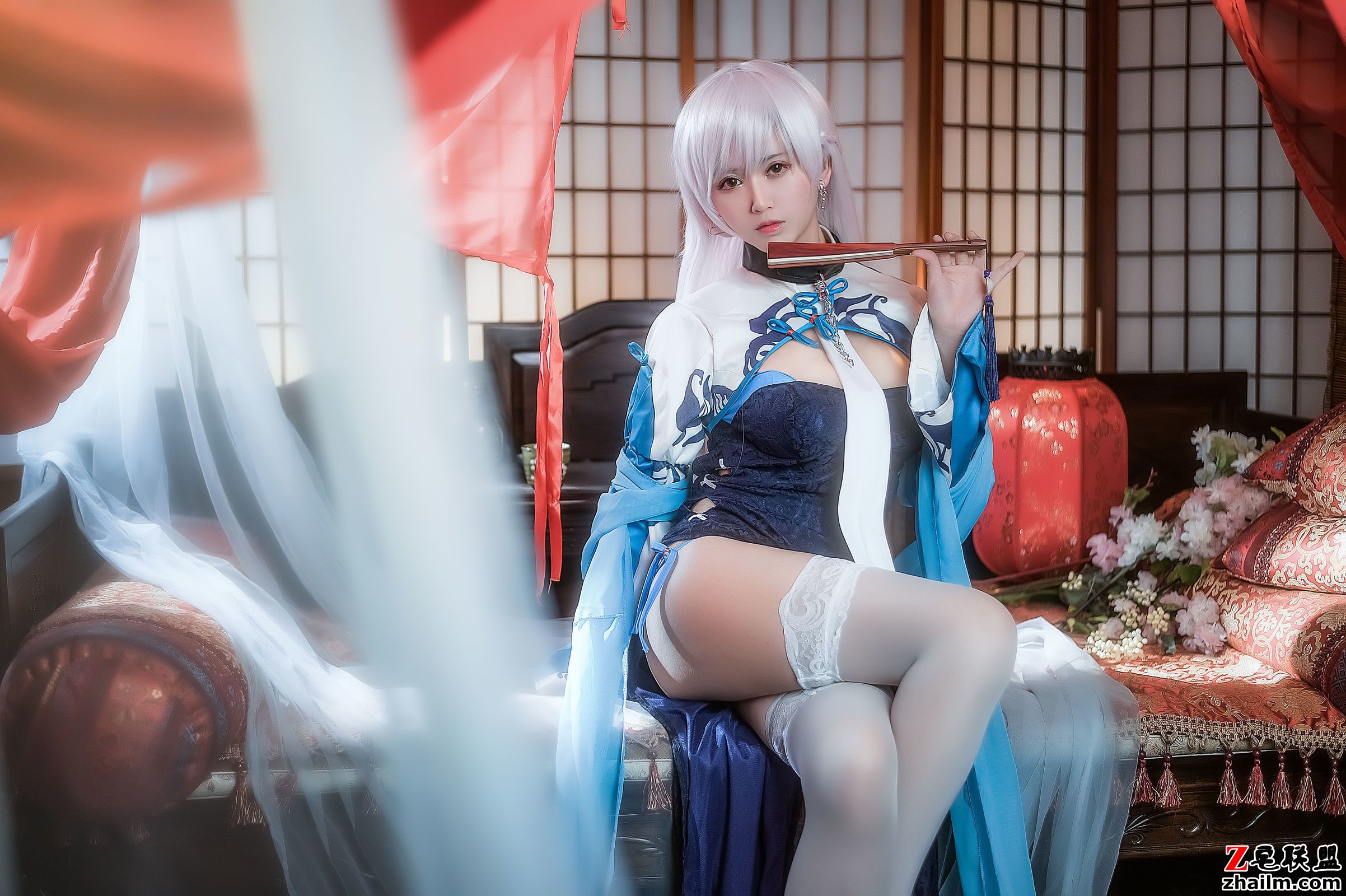 [<a href=https://www.zhailm.com/e/tags/?tagname=CosPlay%E7%BE%8E%E5%A5%B3 target=_blank class=infotextkey>CosPlay</a><a href=https://www.zhailm.com/e/tags/?tagname=%E7%BE%8E%E5%A5%B3 target=_blank class=infotextkey>美女</a>] 鳗鱼霏儿 - 碧蓝华裳 贝姐 <a href=https://www.zhailm.com/e/tags/?tagname=%E5%86%99%E7%9C%9F target=_blank class=infotextkey>写真</a>套图第1张