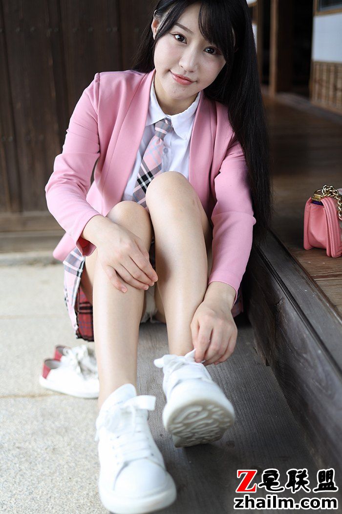 乖巧可人学生妹朱可儿童颜巨乳让你目光情不自禁