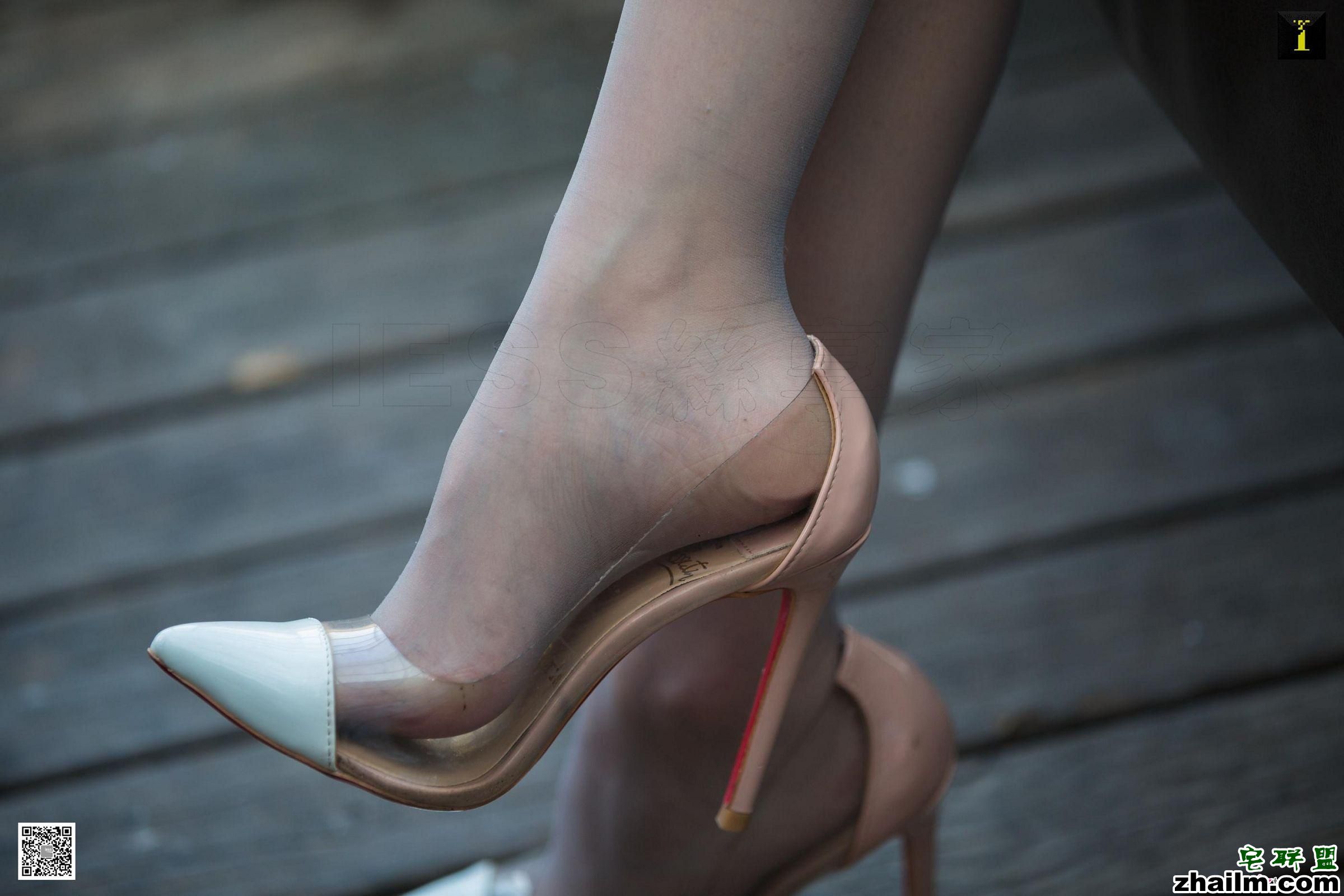 [IESS<a href=https://www.zhailm.com/e/tags/?tagname=%E7%BE%8E%E5%A5%B3 target=_blank class=infotextkey>美女</a>套图] 2020.01.01 丝享家651：湖畔旁的紫薇