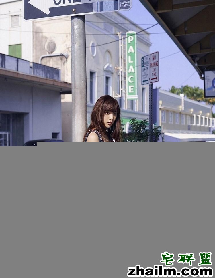 90后日本长发美女户外大秀事业线写真图片第5张