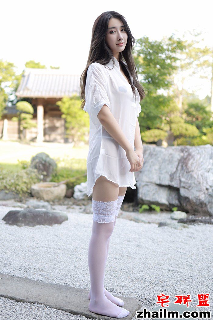 邻家可爱小妹林子欣户外展露美姿寂寞难耐羞涩露出