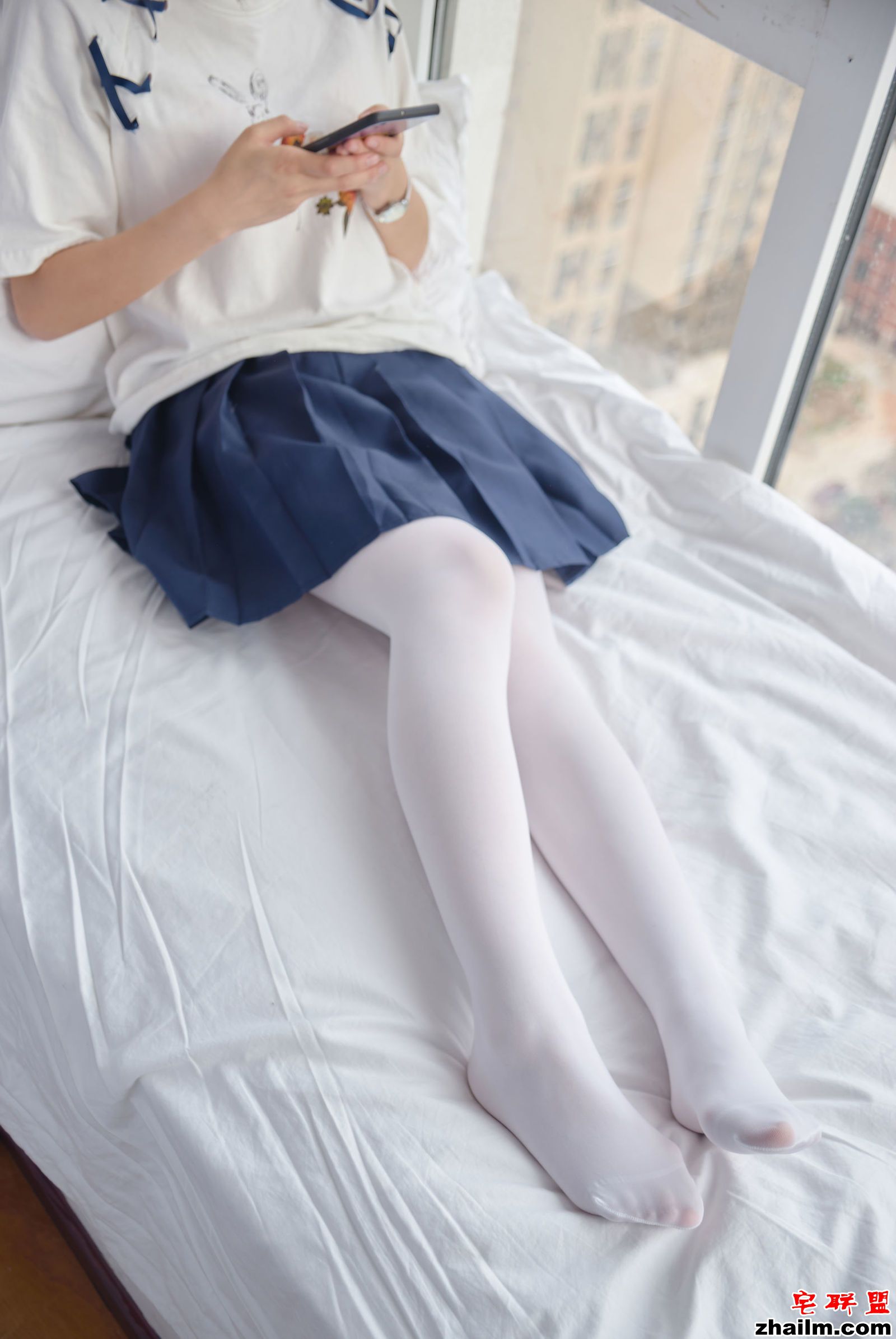 [轻兰映画] VOL.018 窗台上的白丝女孩 <a href=https://www.zhailm.com/e/tags/?tagname=%E5%86%99%E7%9C%9F target=_blank class=infotextkey>写真</a>套图第1张