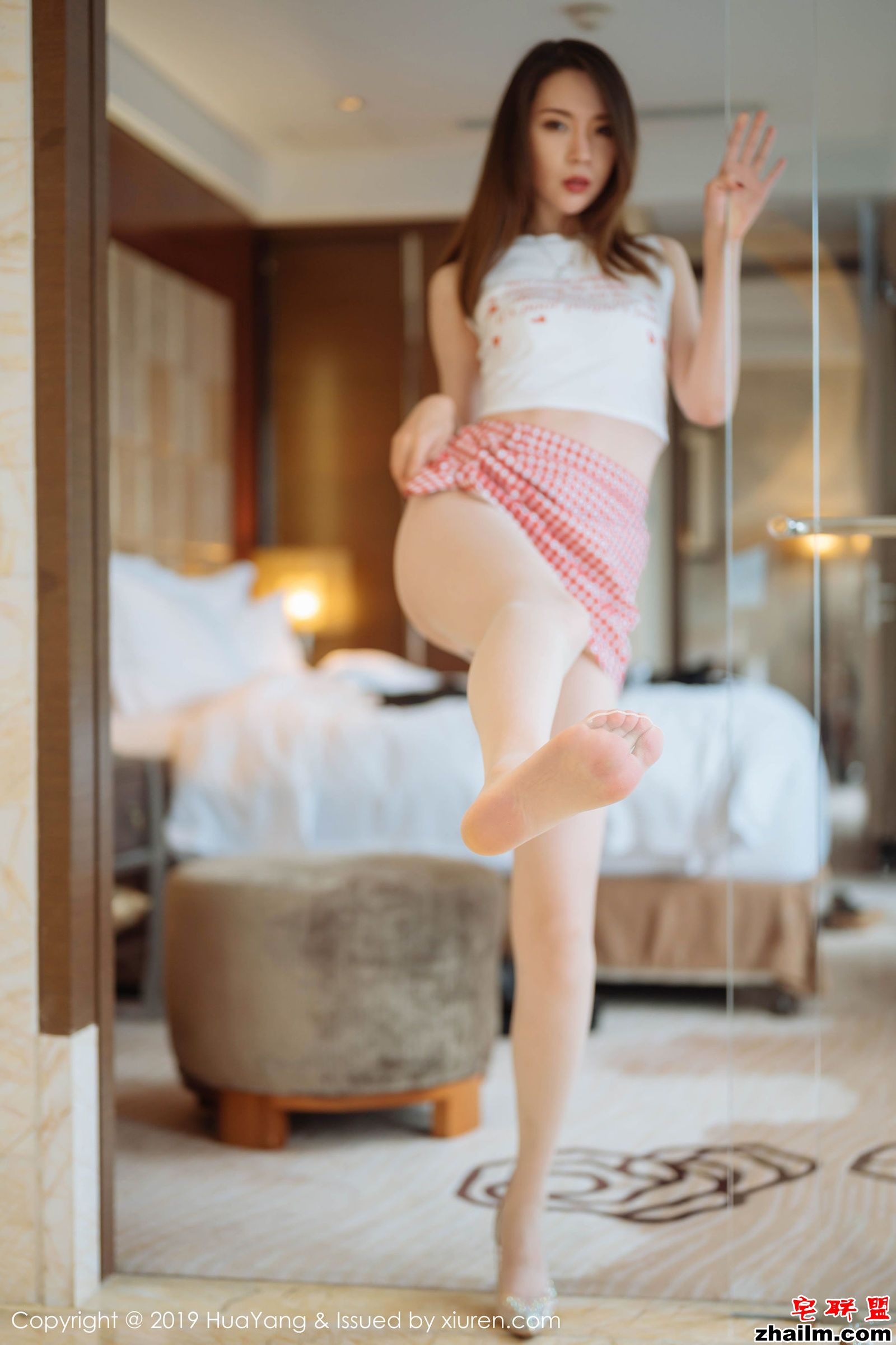 [HuaYang花漾] Vol.182 梦心月 - 真空丝袜下美腿丝袜诱惑第2张