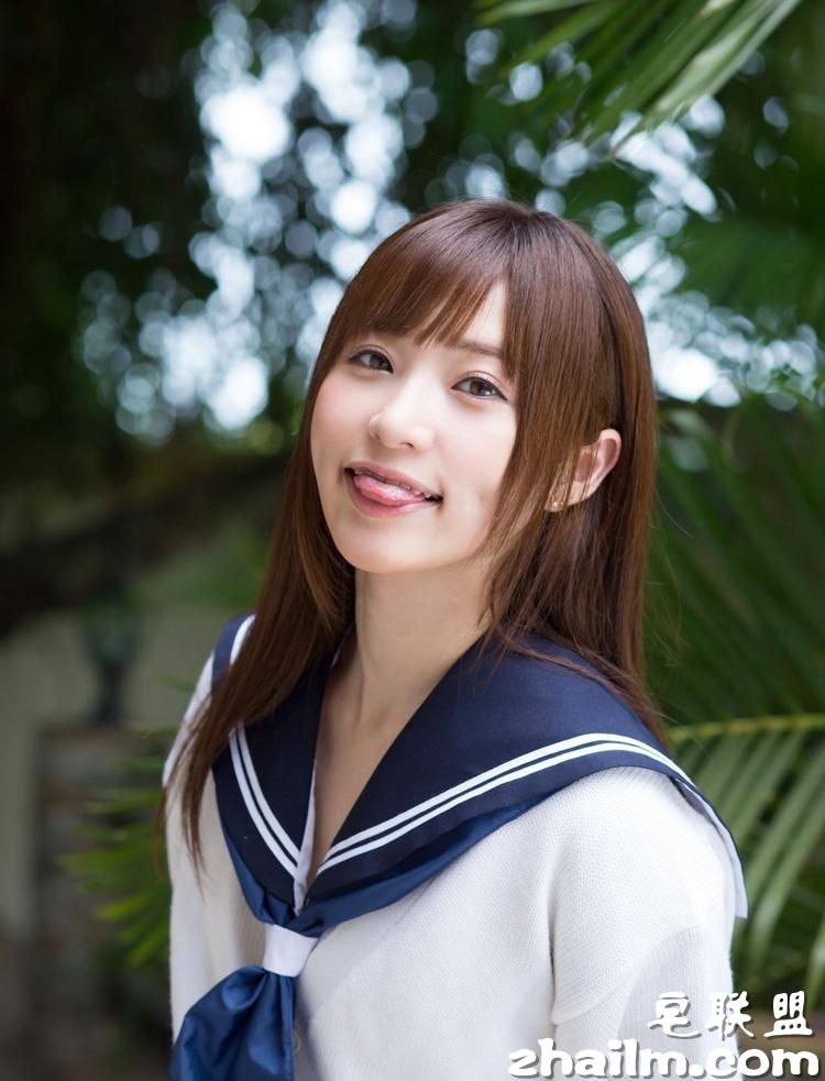 日本童颜巨乳小姐姐短裙黑丝美腿卖萌户外摄影写真图片第4张