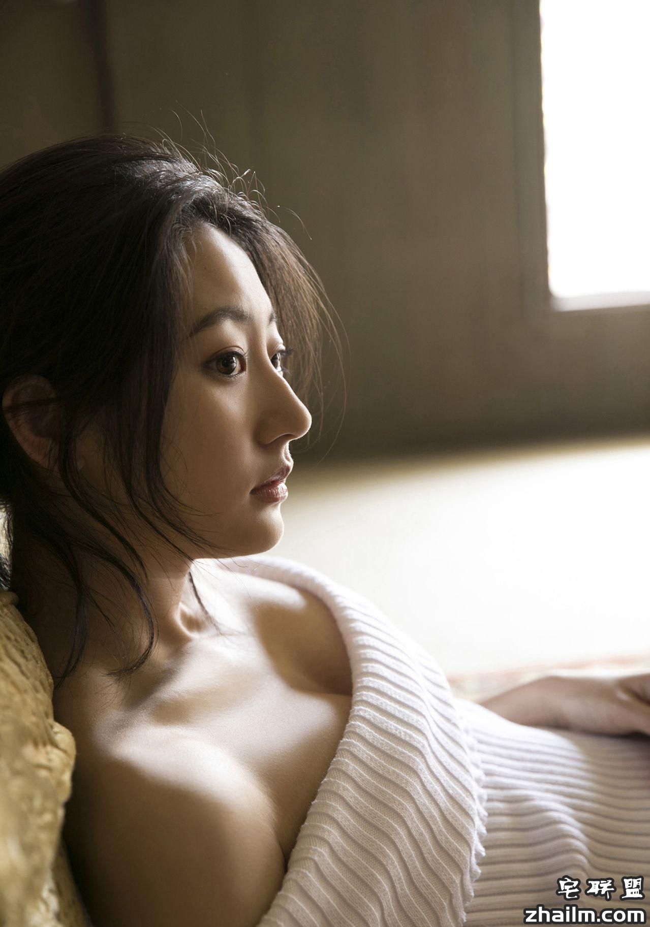 日本美乳小美女武田玲奈性感诱惑内衣酥胸摄影写真图片第3张