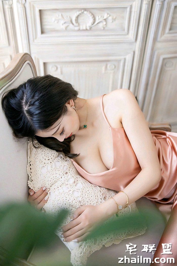 气质动人女郎杨晨晨仙女下凡人形乳牛奶香四溢