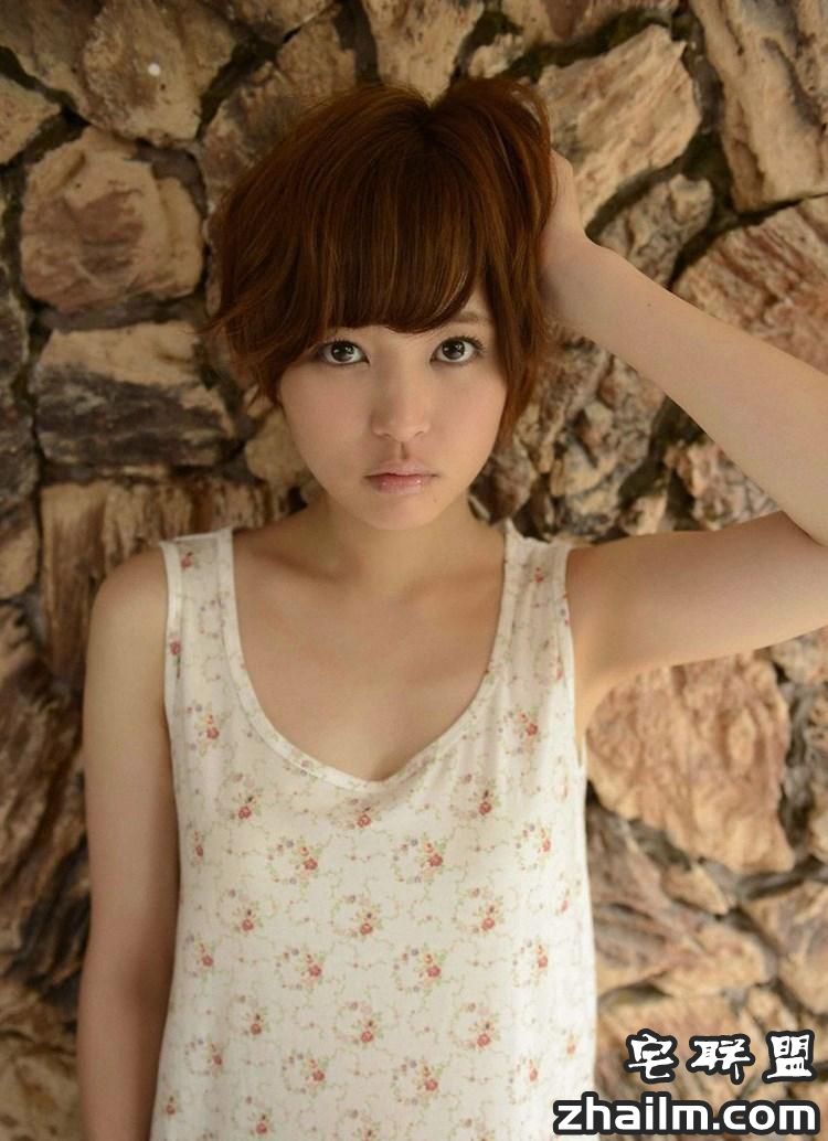 极品日本短发美女荒井萌大尺度室内高清写真第2张