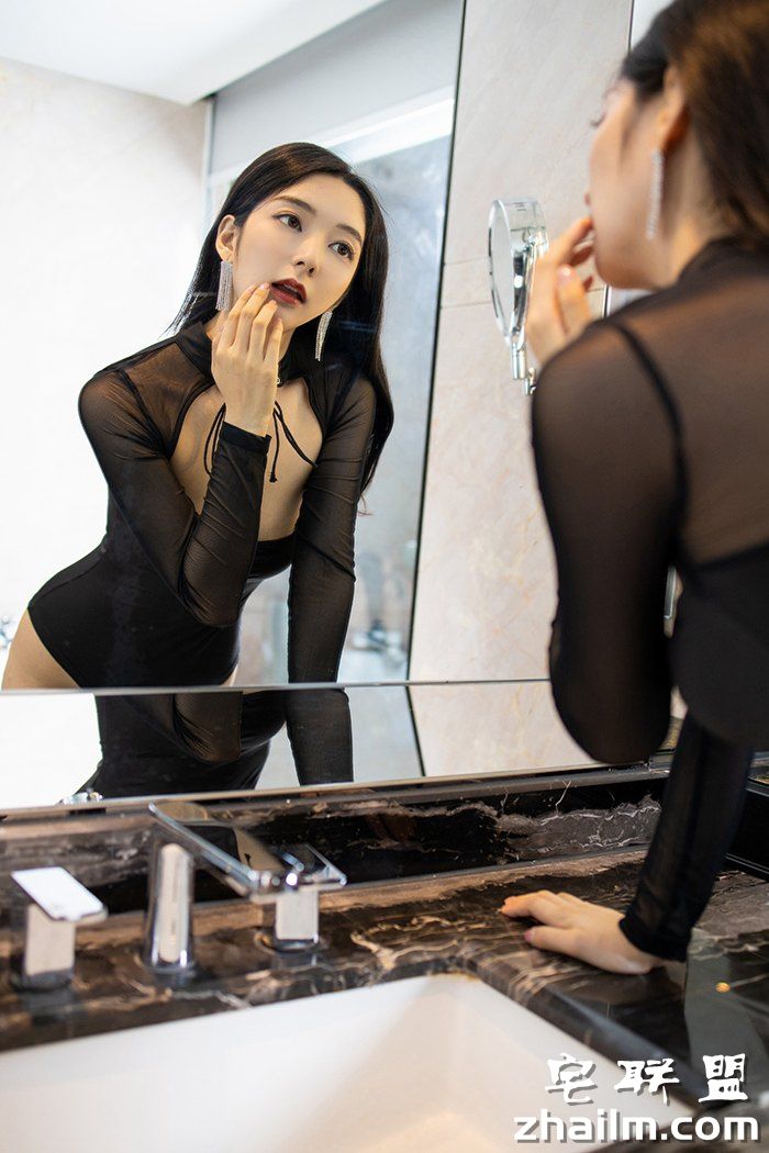 风情女郎小热巴黑丝束腰嫩白肌肤美不可言