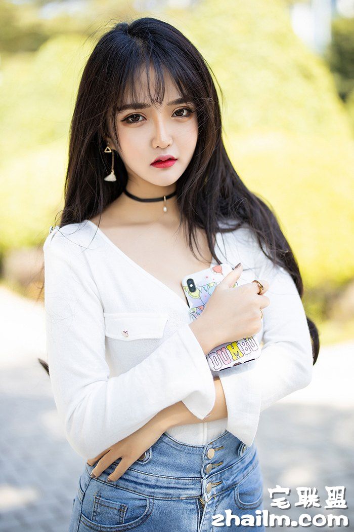 热辣<a href=https://www.zhailm.com/e/tags/?tagname=%E5%AB%A9%E6%A8%A1 target=_blank class=infotextkey>嫩模</a>小妹Miko酱肉丝厚臀搔首弄姿